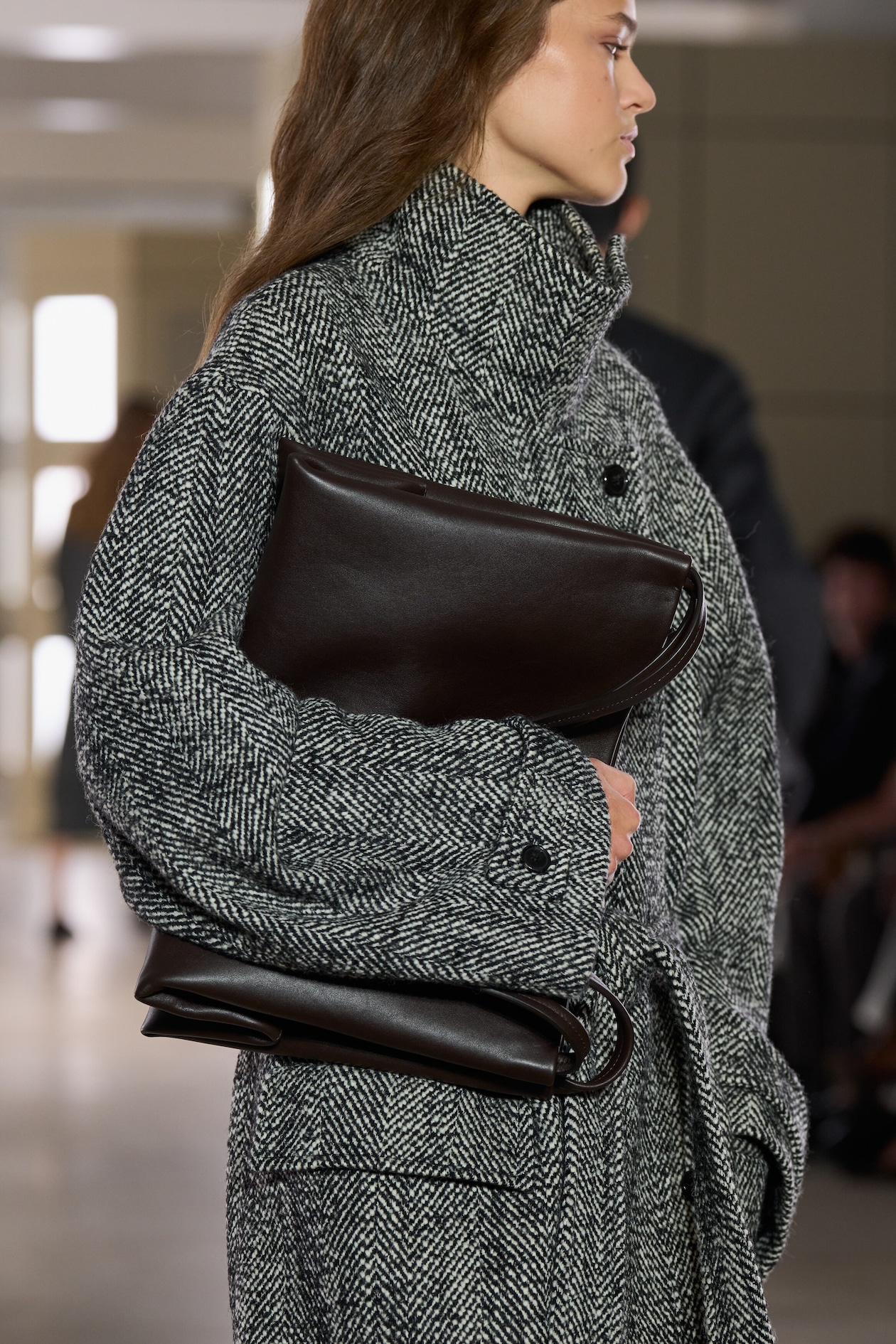 PAVILION TOTE BAG - LEATHER — BROWN