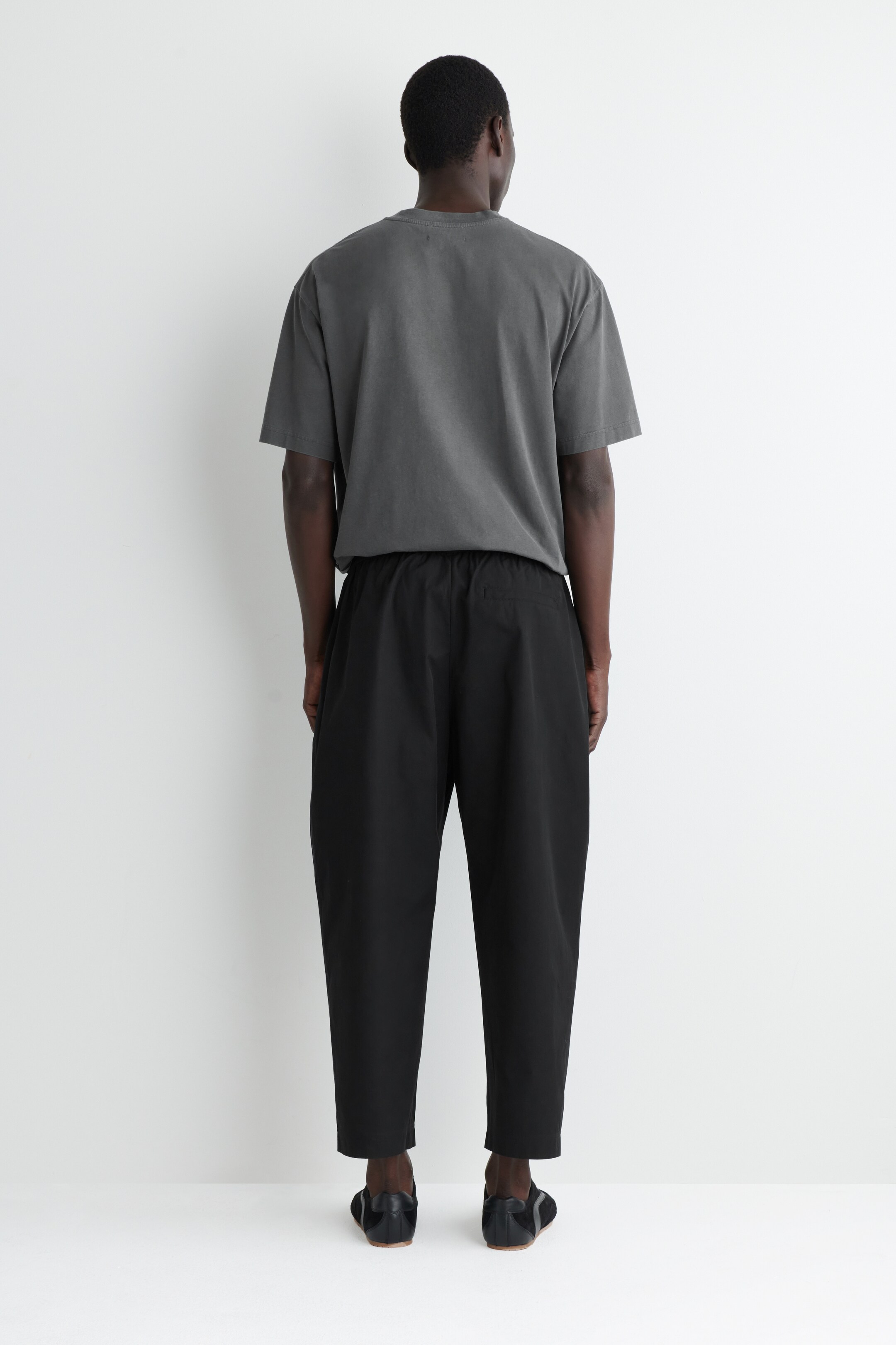 View larger image: BARREL-LEG COTTON JOGGERS - BLACK - Men | H&M GB 4
