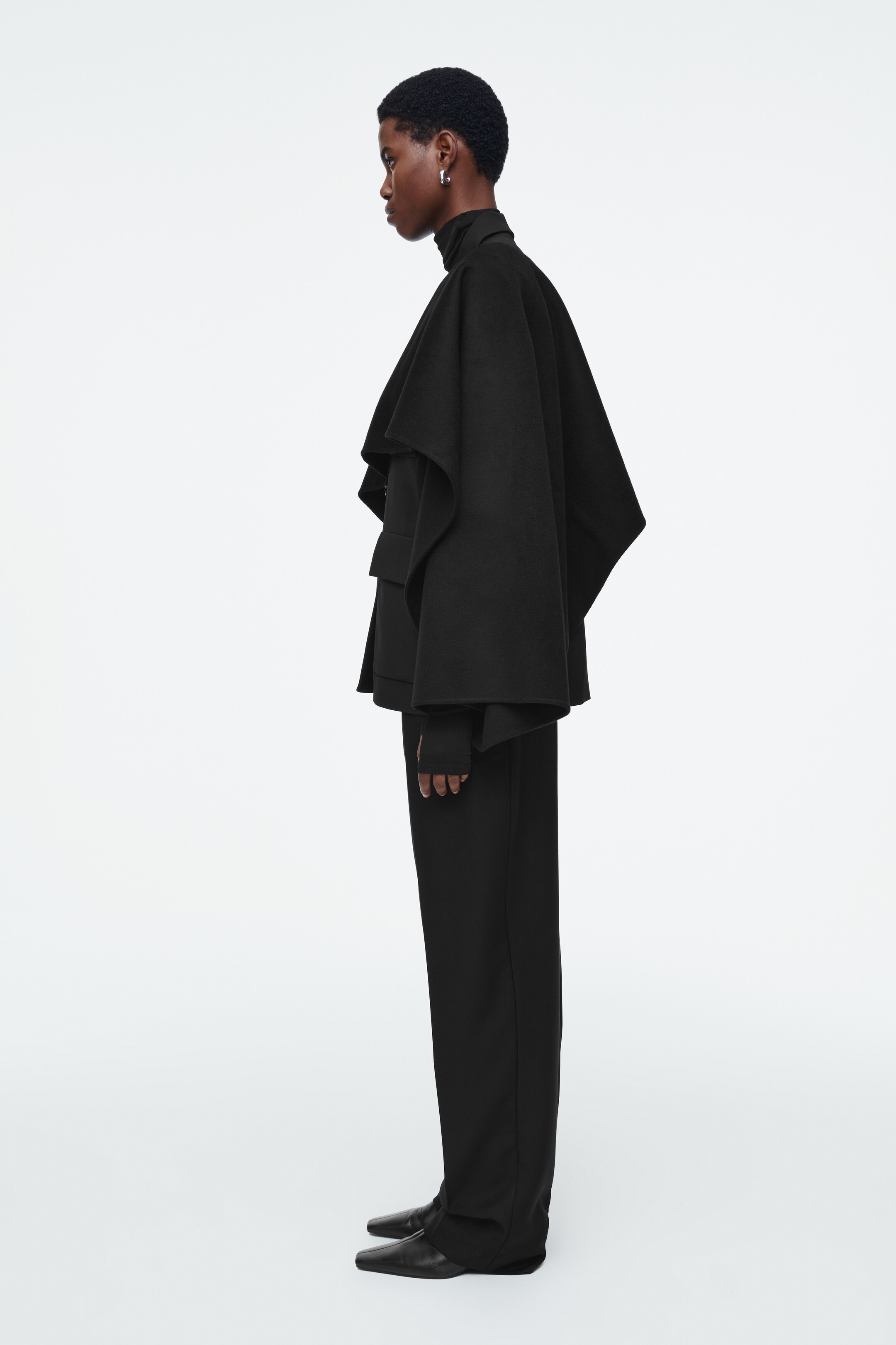 Преглед на по-голямо изображение: ДВУСТРАННО ВЪЛНЕНО ПОНЧО - ЧЕРЕН - ЖЕНИ | H&M BG 4