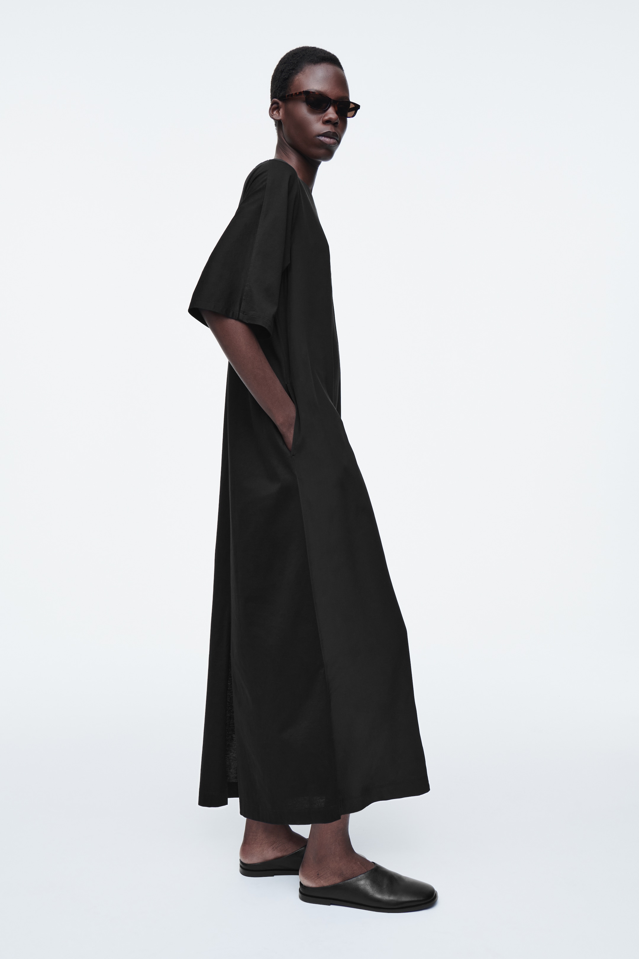 Visualizza immagine più grande: ABITO T-SHIRT MIDI IN SETA CON PANNELLI - NERO - DONNA | H&M IT 3