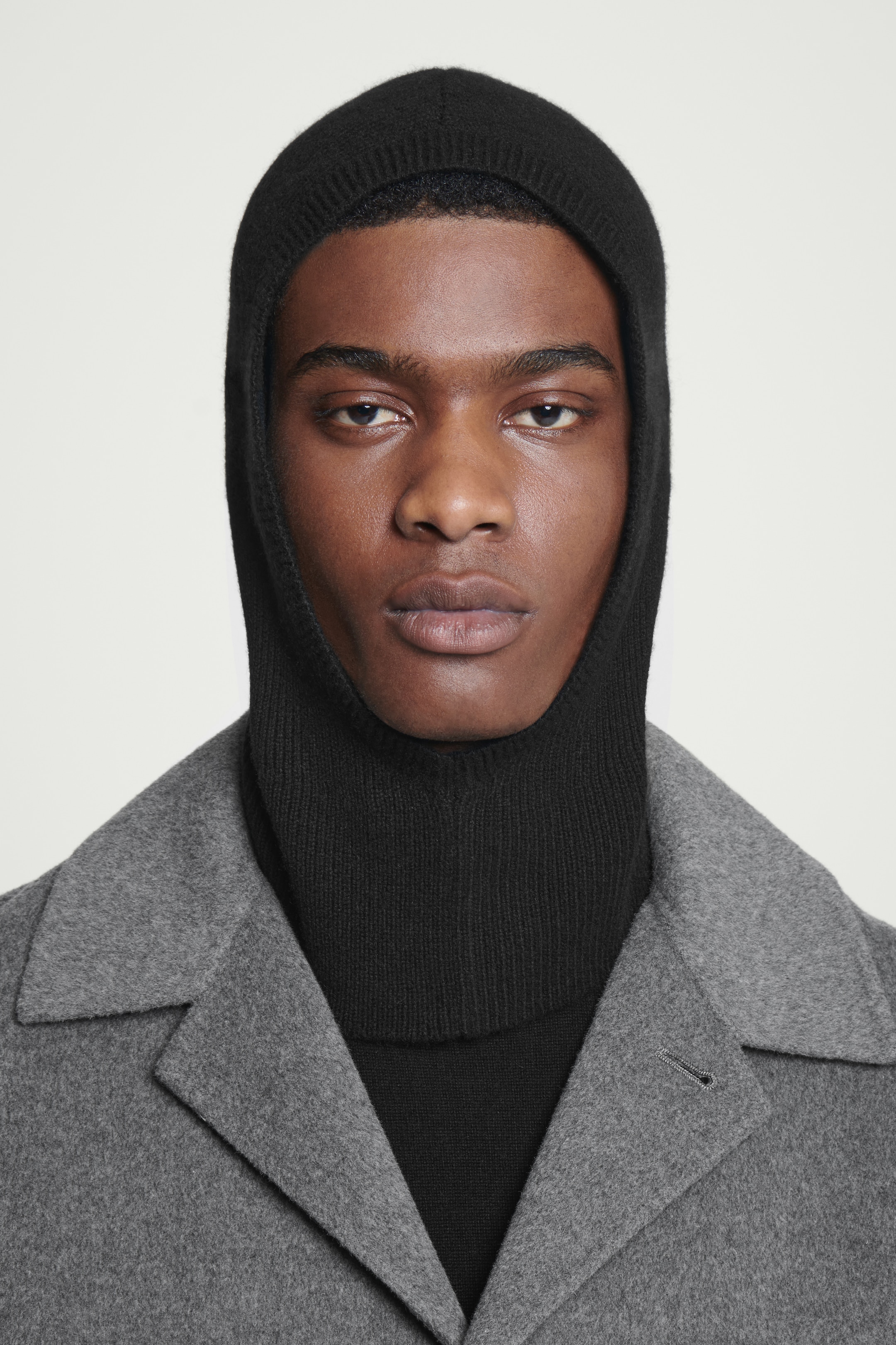 Grösseres Bild ansehen: GERIPPTER KAPUZENSCHAL AUS WOLL-KASCHMIR-MIX - SCHWARZ - DAMEN | H&M CH 1