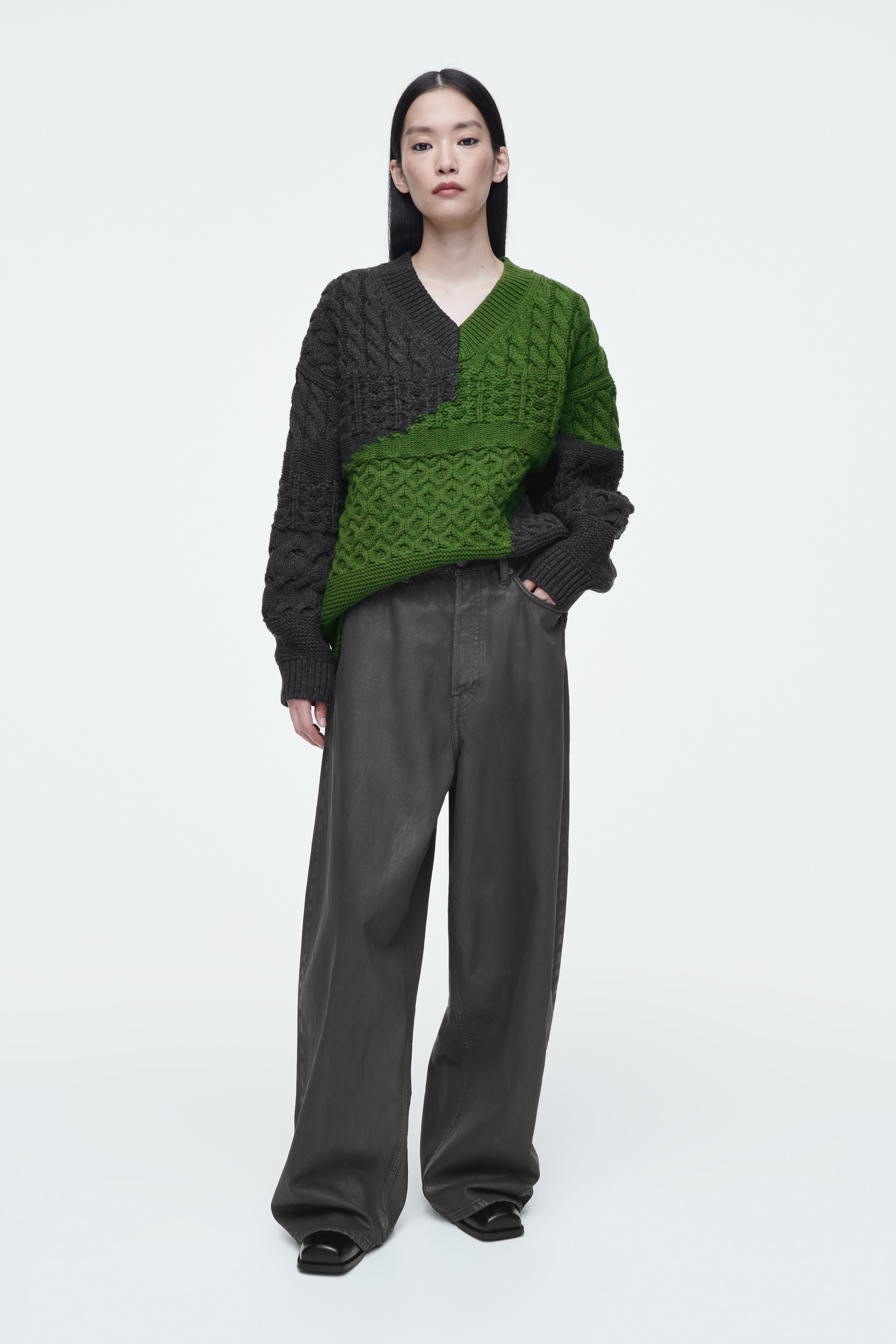 Grotere afbeelding bekijken: Abstract kabelgebreide merinowollen trui - CHARCOAL / GREEN - DAMES | H&M BE 2
