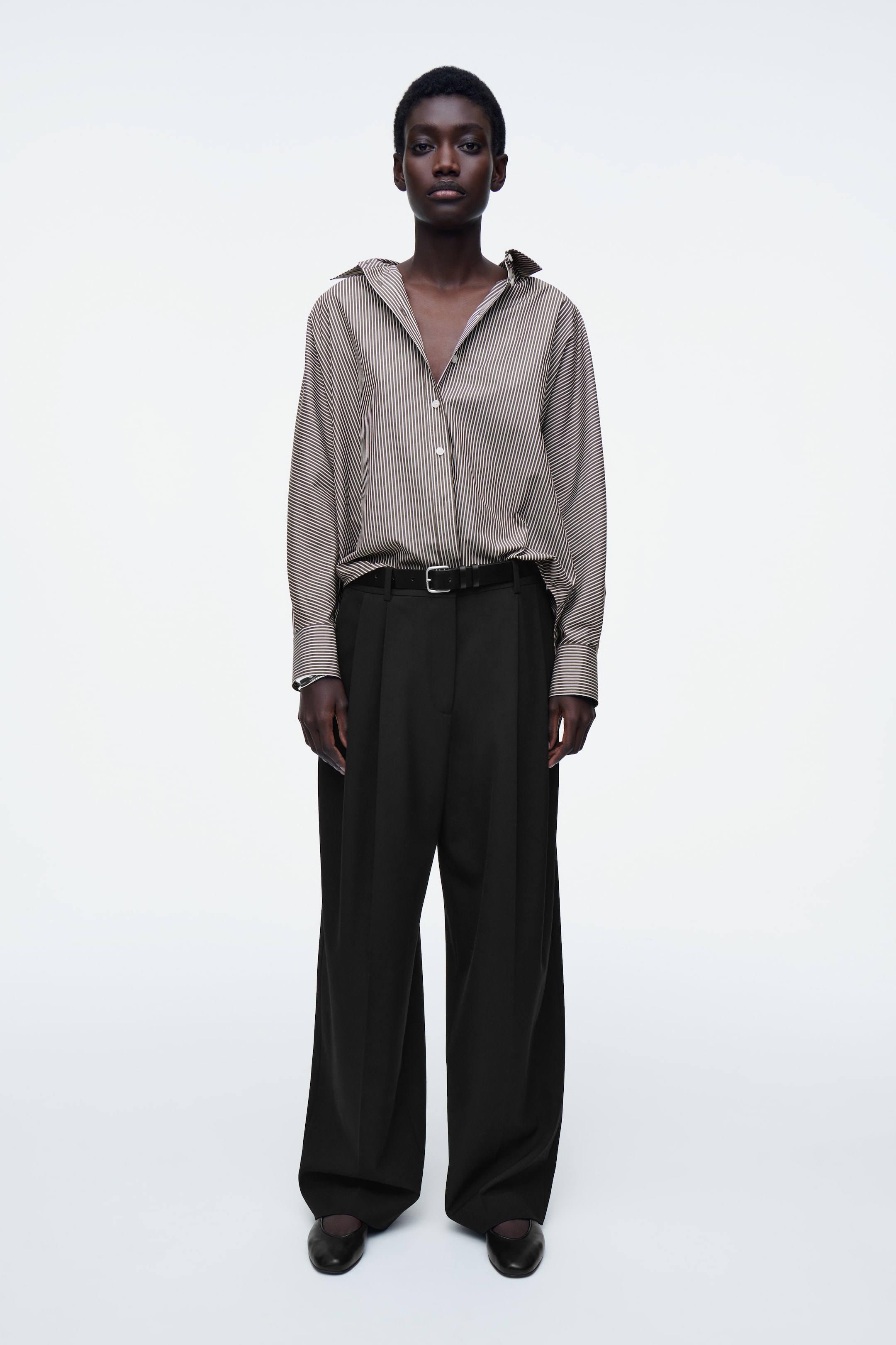 Grösseres Bild ansehen: LÄSSIGES BAUMWOLL-HEMD - BRAUN/WEISS /GESTREIFT - DAMEN | H&M CH 2