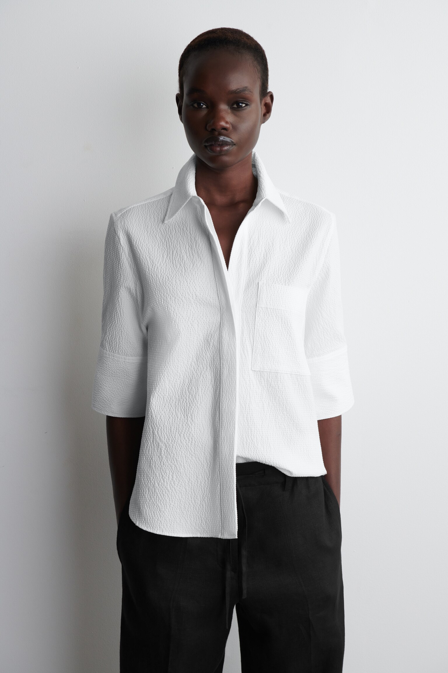 CHEMISE RAYÉE EN CRÊPE - BLANC/BRUN / NOIR / RAYÉ