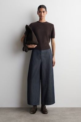RAW DENIM CROPPED BARREL-LEG TROUSERS — INDIGO 1