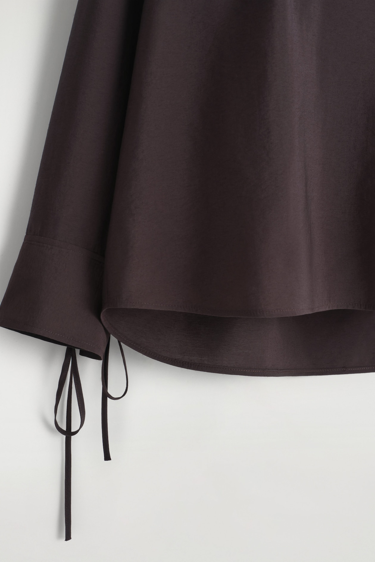 WIDE-COLLAR MODAL BLOUSE — DARK BROWN