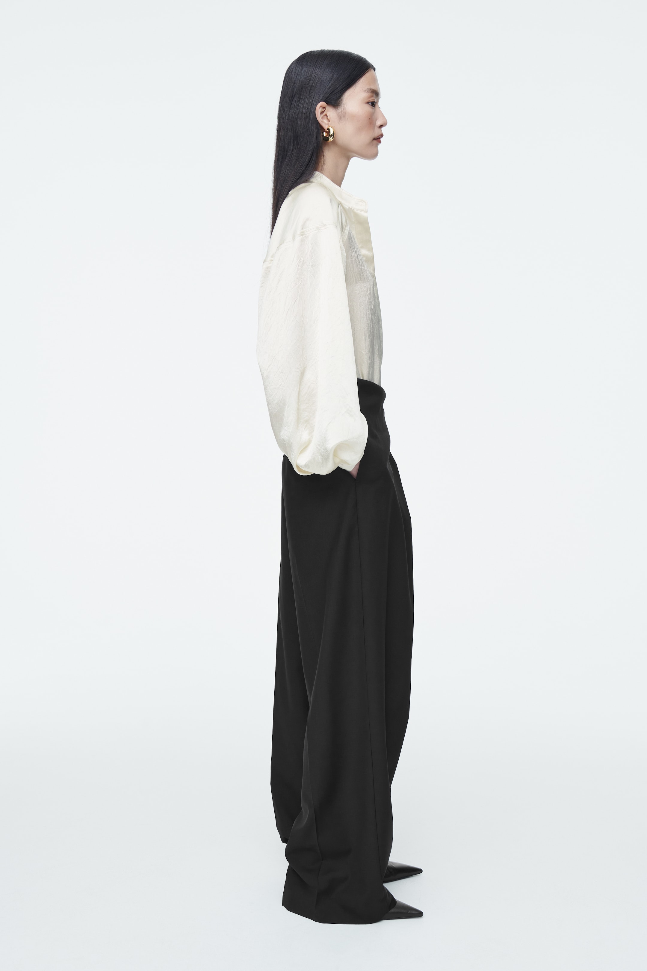 Grösseres Bild ansehen: LOCKERES SATINHEMD MIT FALTEN - CHAMPAGNER - DAMEN | H&M CH 4