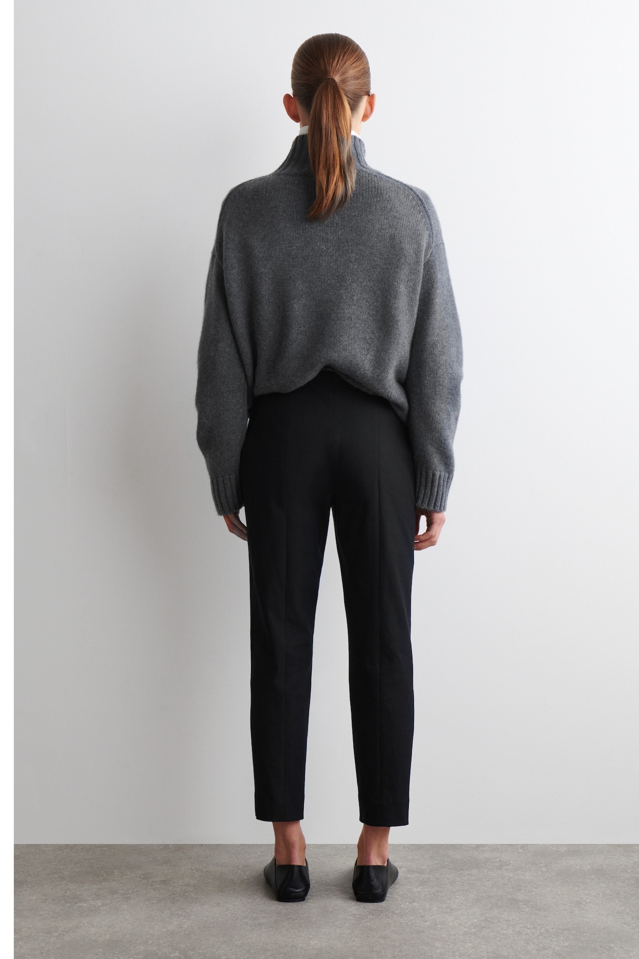 SLIM-LEG CROPPED TROUSERS — BLACK