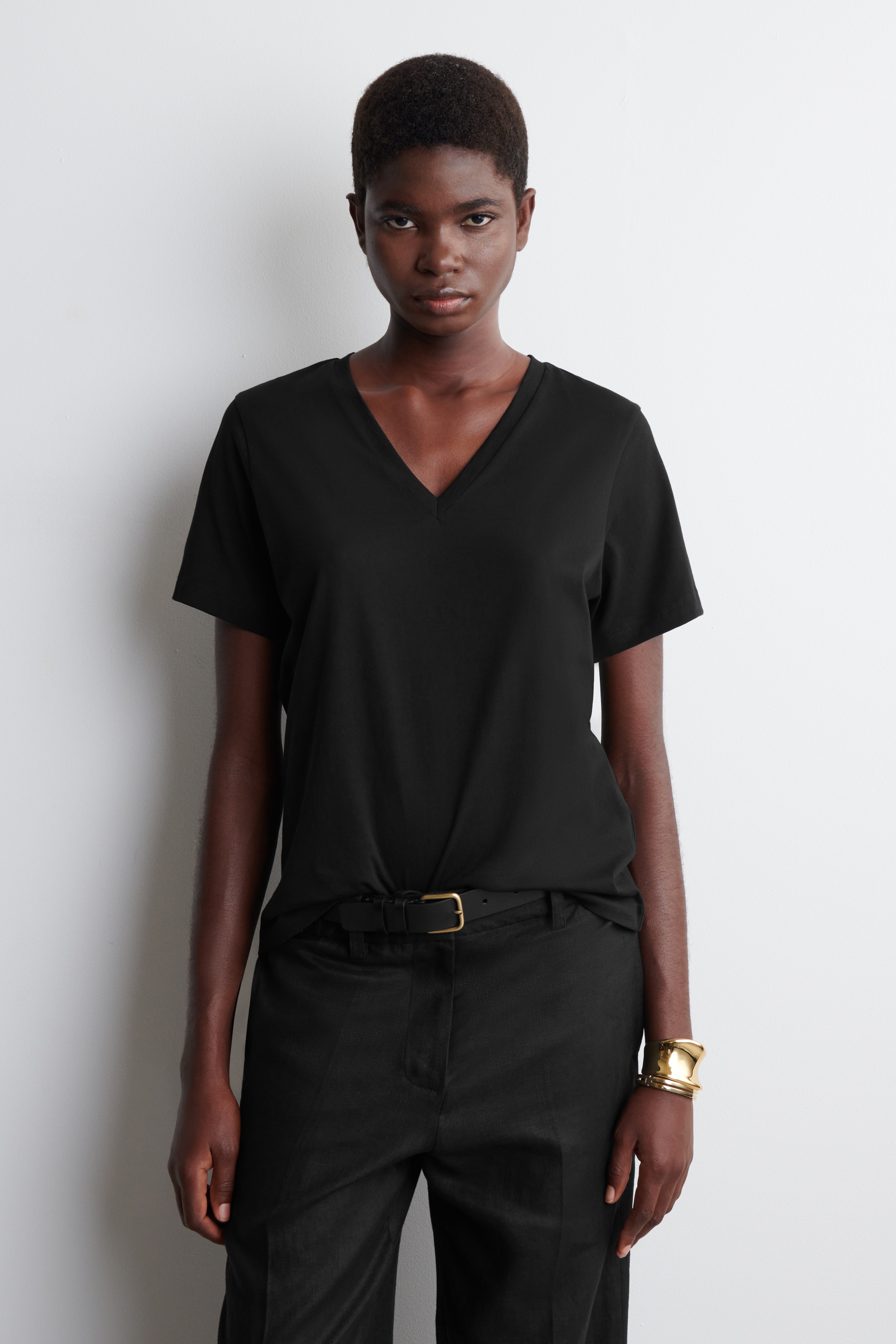 T-SHIRT AUS BAUMWOLLE MIT V-AUSSCHNITT - SCHWARZ/GRAU MELIERT/WEISS/GESTREIFT