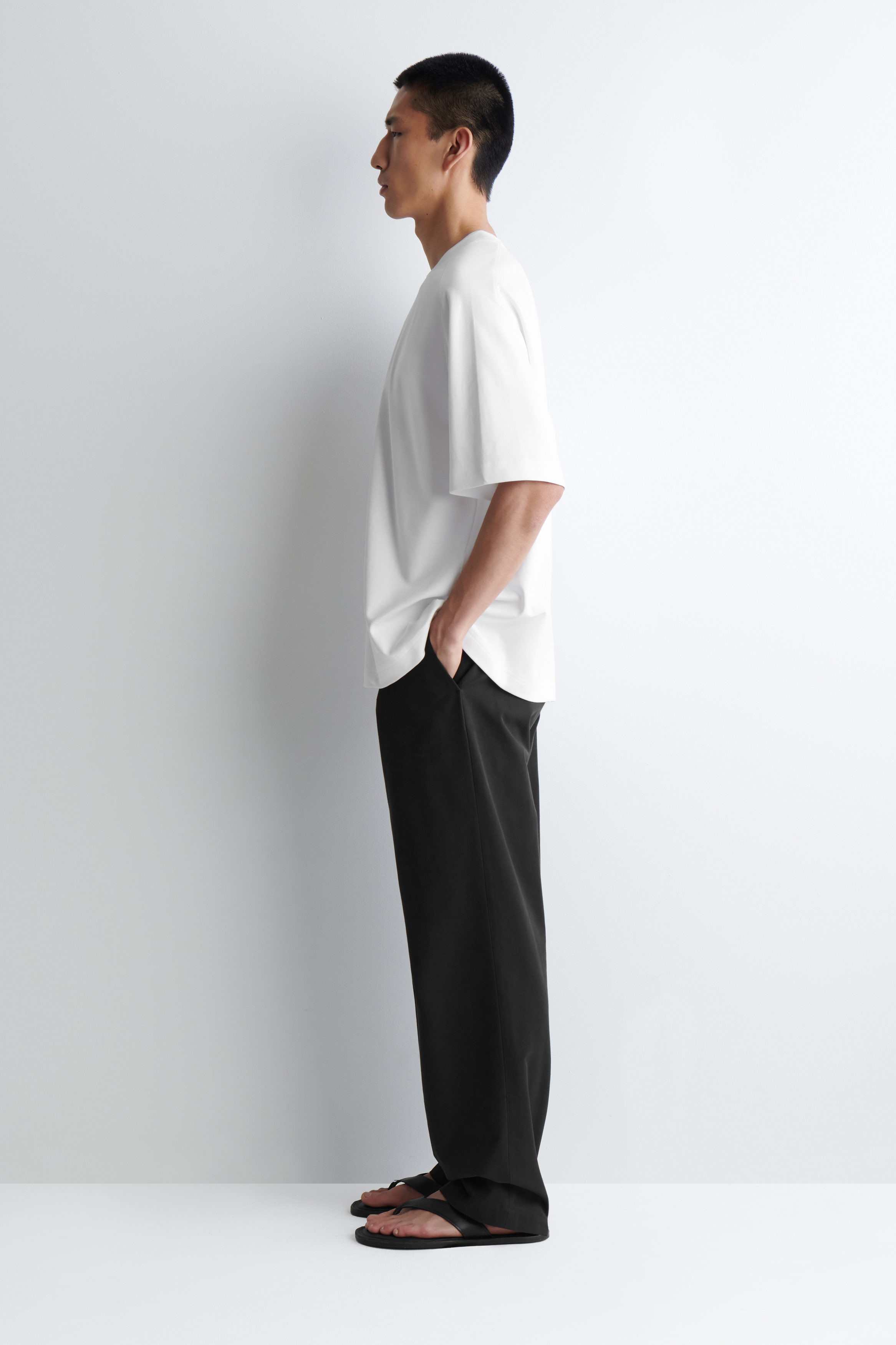 ITALIAN FABRIC BASIC T-SHIRTS Lサイズ Sisley_24P_3I1XS103I_101_D1_Fu
