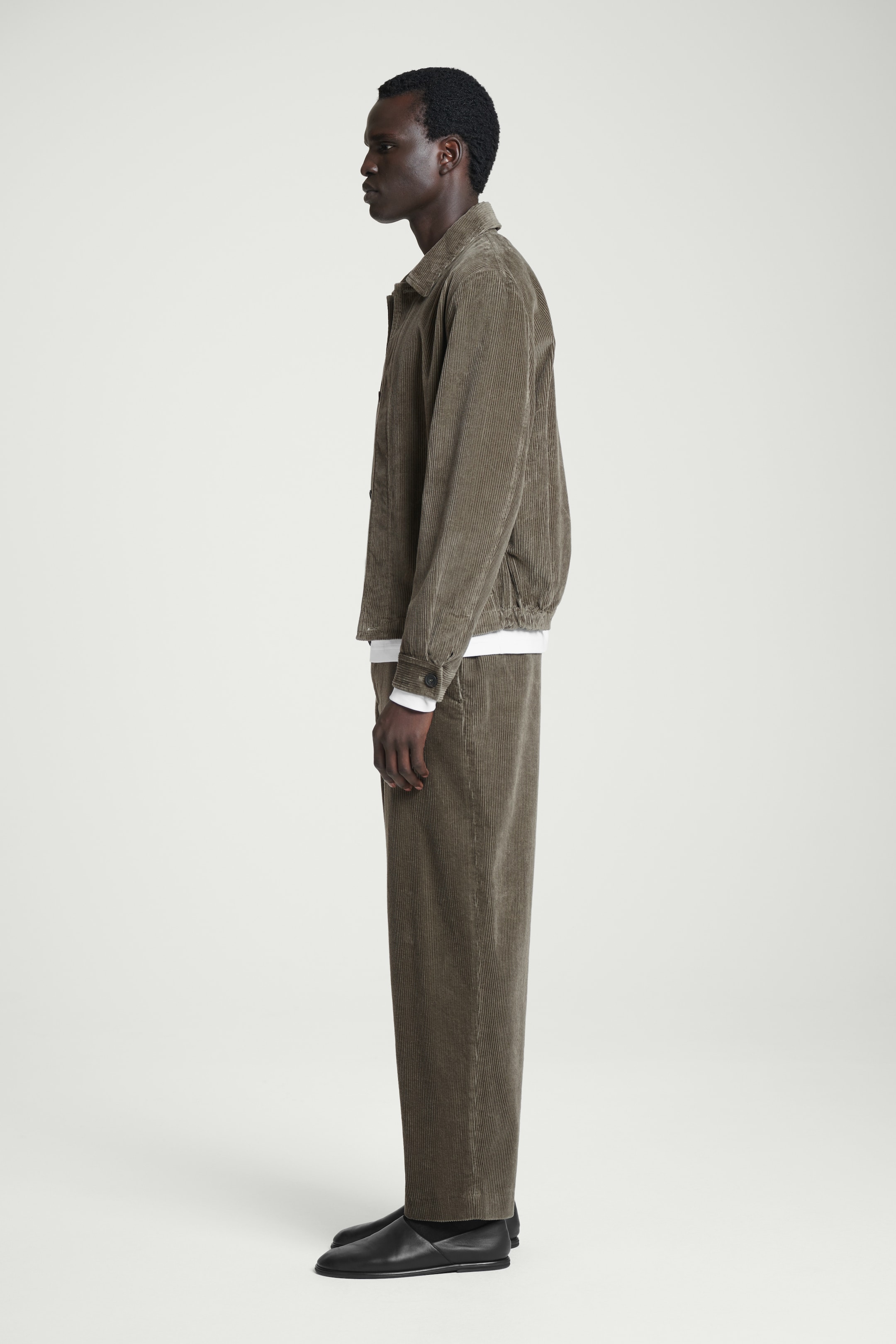 Ingrandisci l'immagine: RELAXED COTTON-CORDUROY OVERSHIRT - DARK KHAKI - UOMO | H&M CH 6