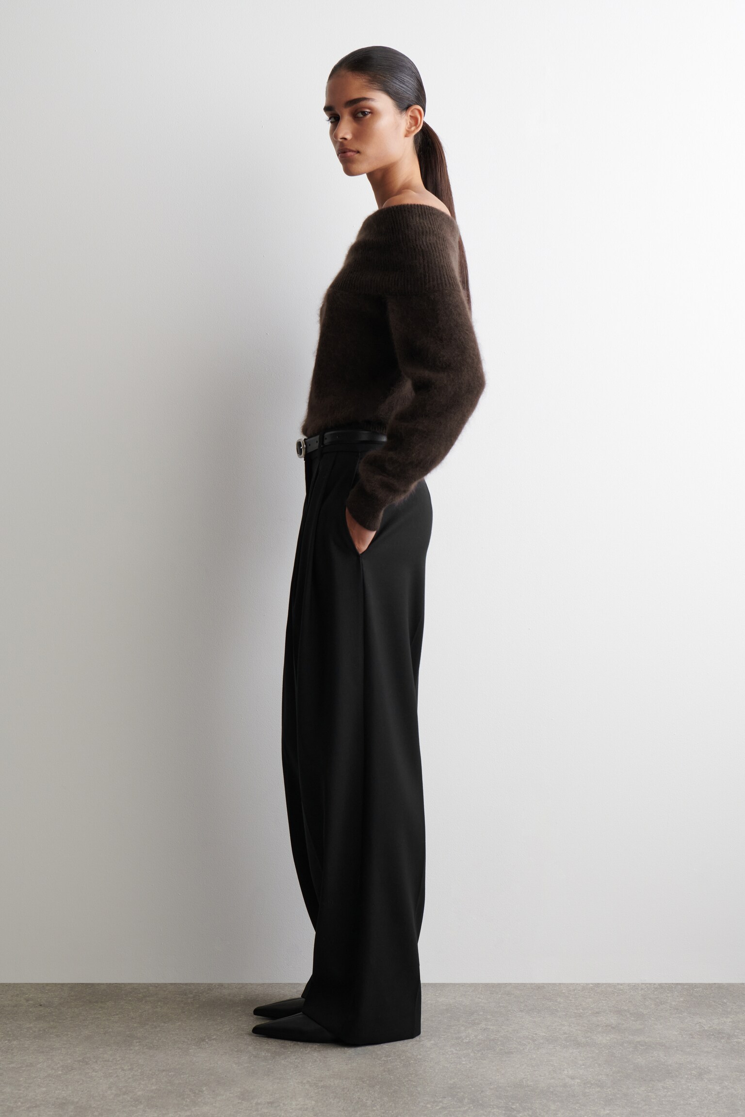 OFF-THE-SHOULDER MERINO WOOL JUMPER - DARK BROWN/GREY - 4