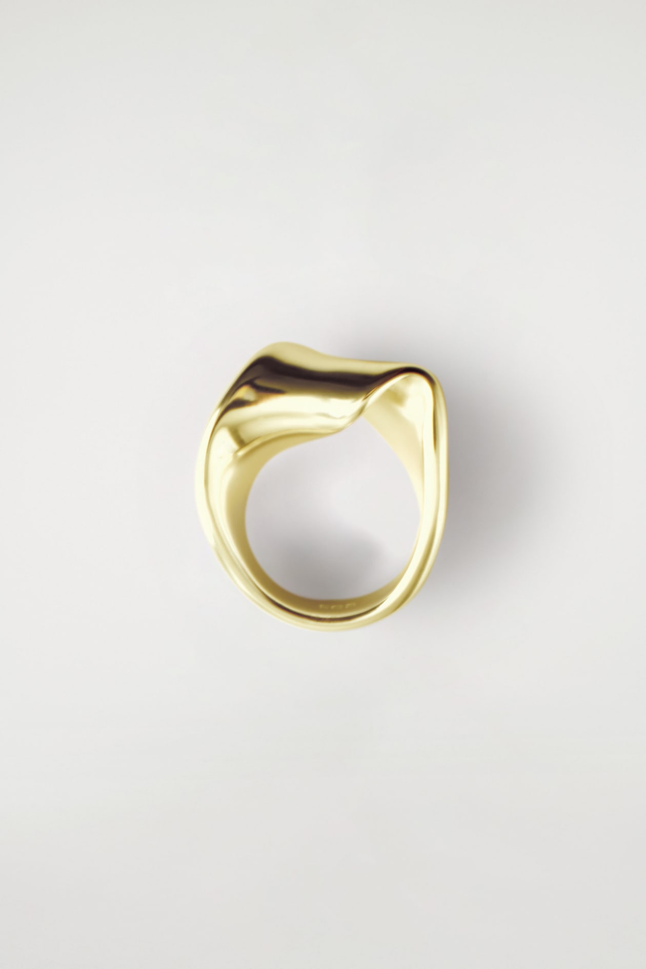 TWISTED RIBBON RING — GOLD