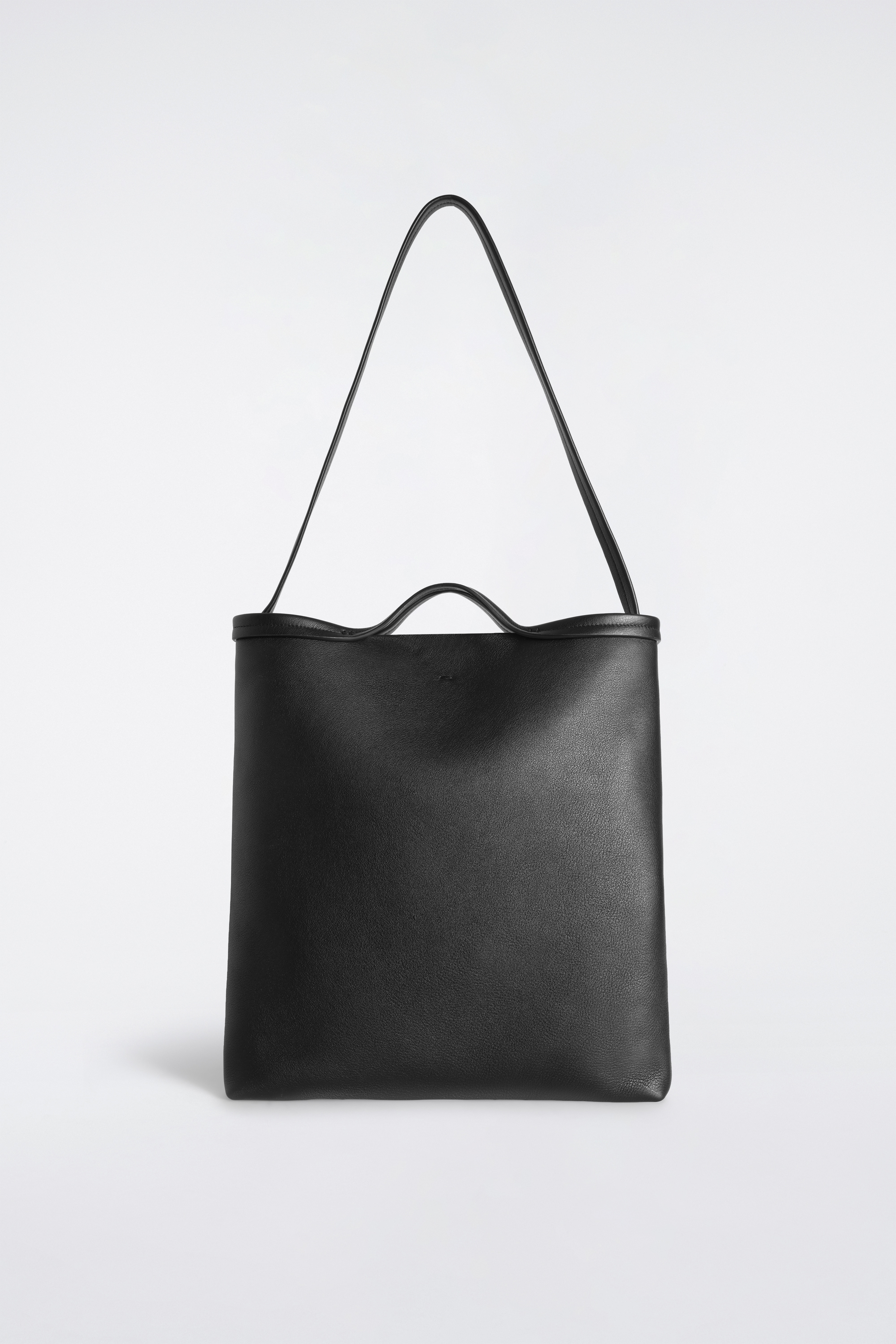 TETHER TOTE BAG - LEATHER - שחור