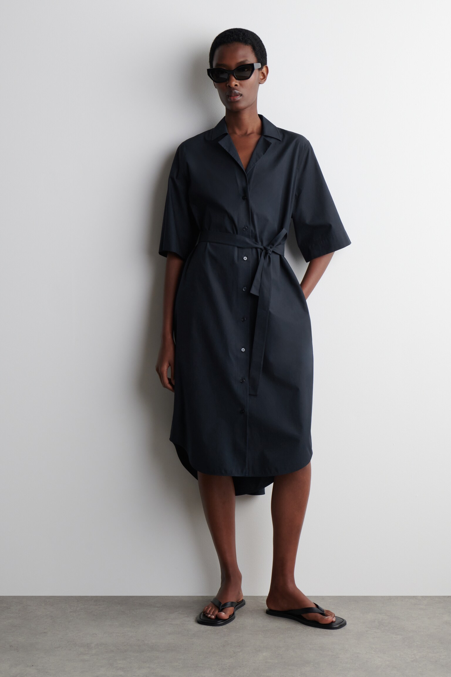 CHEMISIER MIDI A MANICHE CORTE CON CINTURA - BLU NAVY/BIANCO - 5