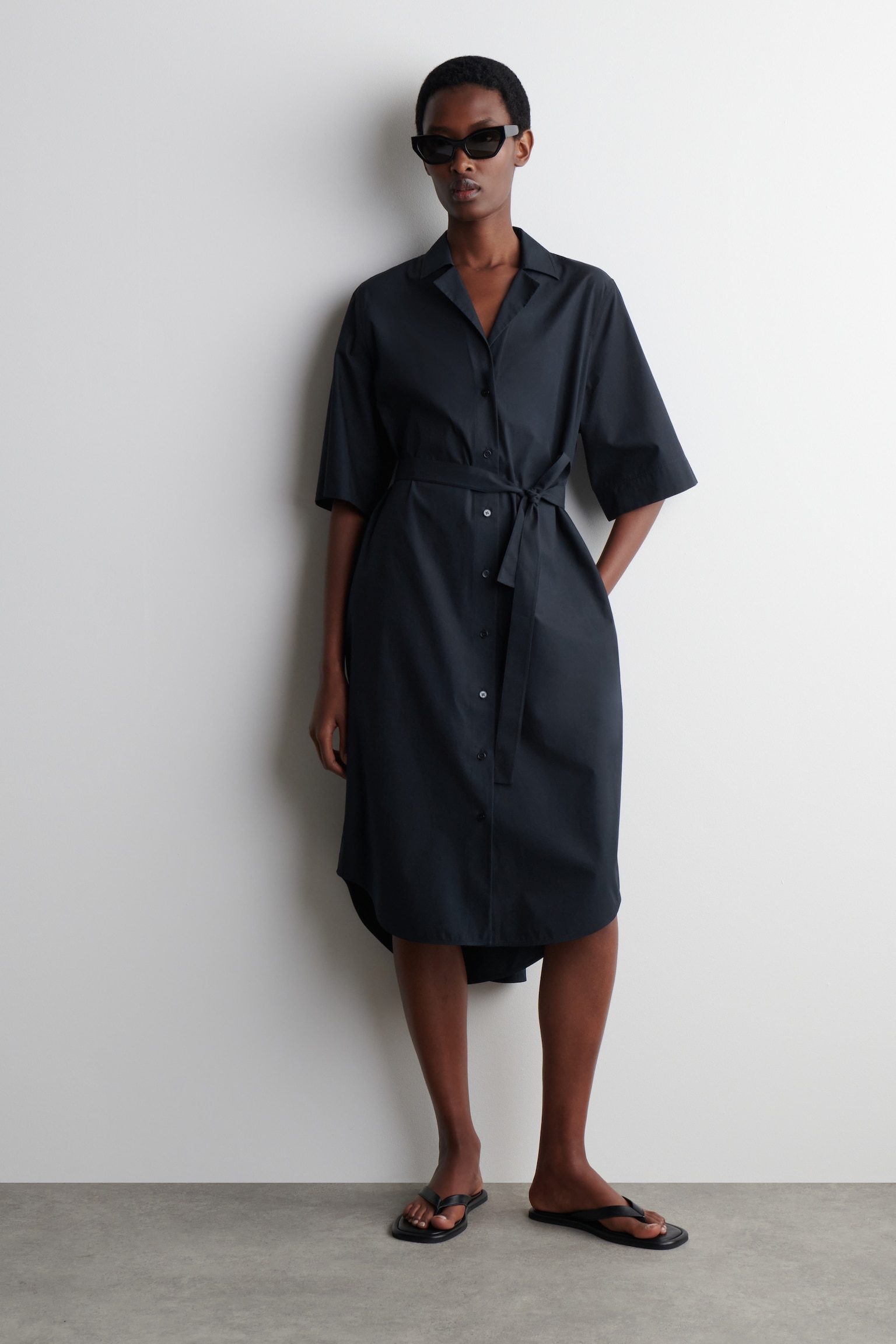 VESTIDO CAMISERO DE MANGA CORTA CON CINTURÓN - AZUL MARINO/BLANCO - 4