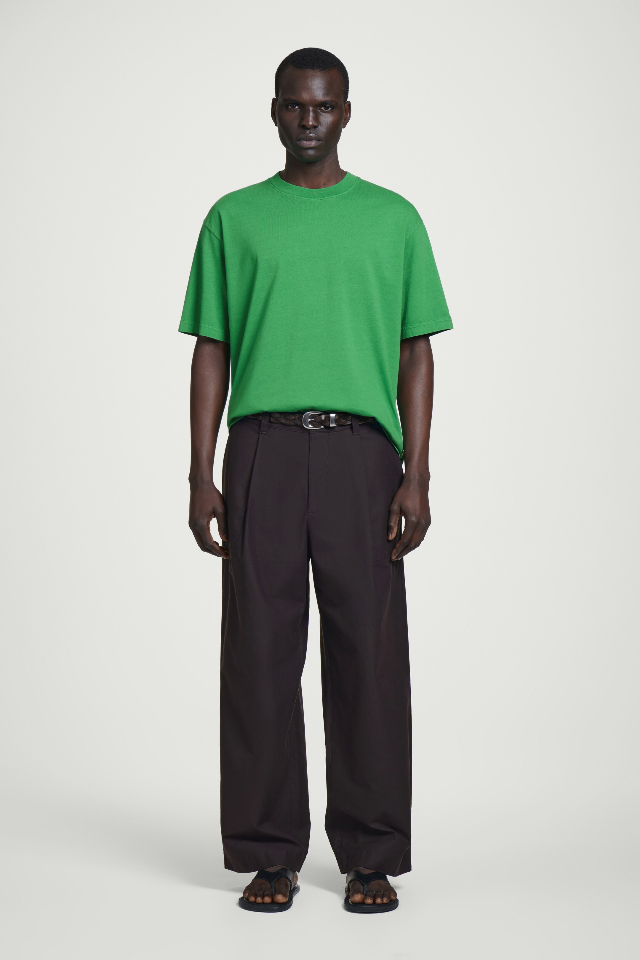 Visualizza immagine più grande: T-SHIRT IN COTONE LEGGERO CON TAGLIO RILASSATO - VERDE - UOMO | H&M IT 2