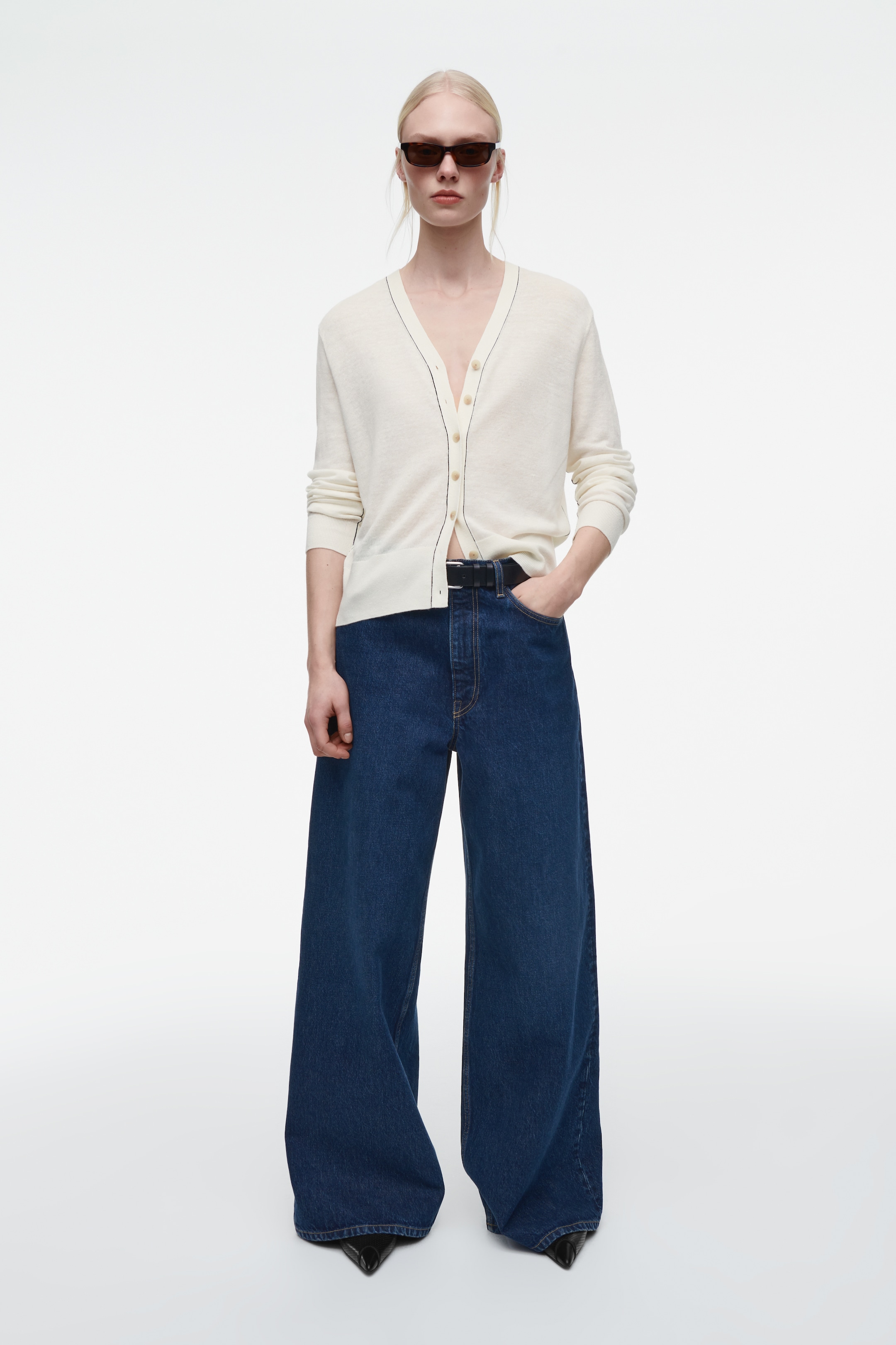 View larger image: MERINO WOOL-LINEN BLEND V-NECK CARDIGAN - OFF-WHITE - Ladies | H&M GB 4