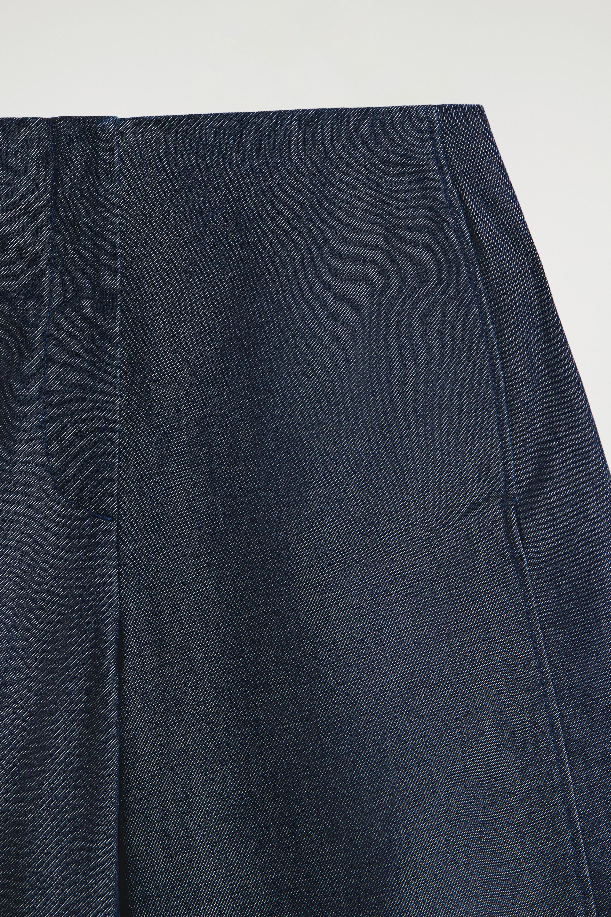 RAW DENIM CROPPED BARREL-LEG PANTS - INDIGO | COS US
