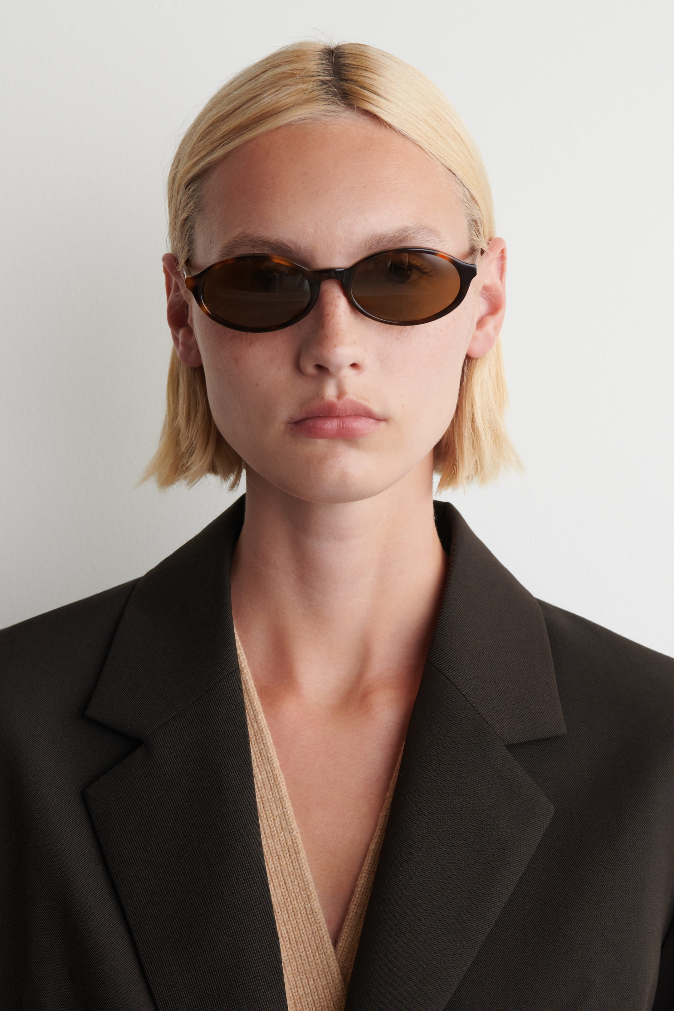 OVALE SONNENBRILLE