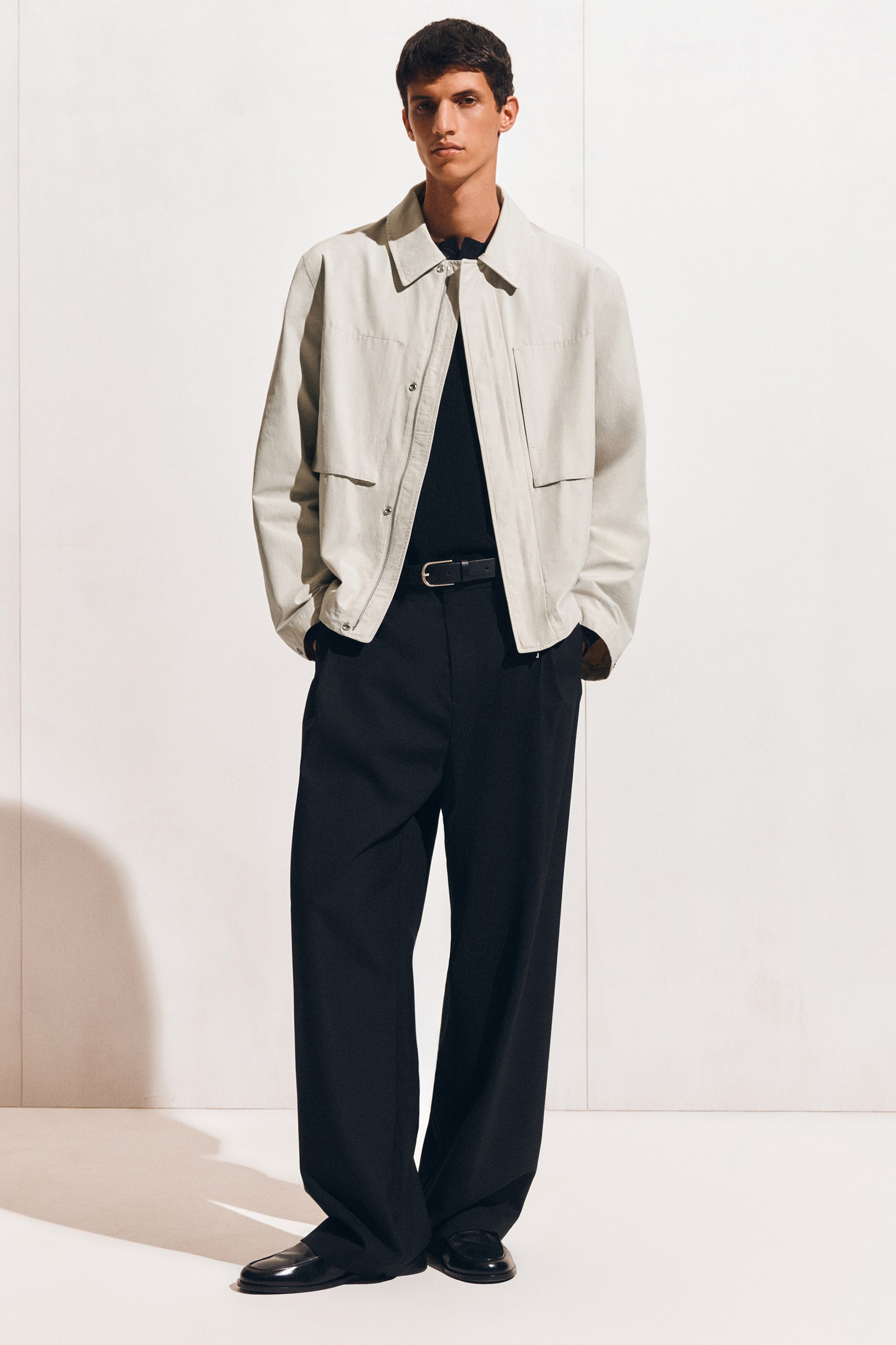 PANTALONI A GAMBA LARGA IN LANA CON PIEGHE