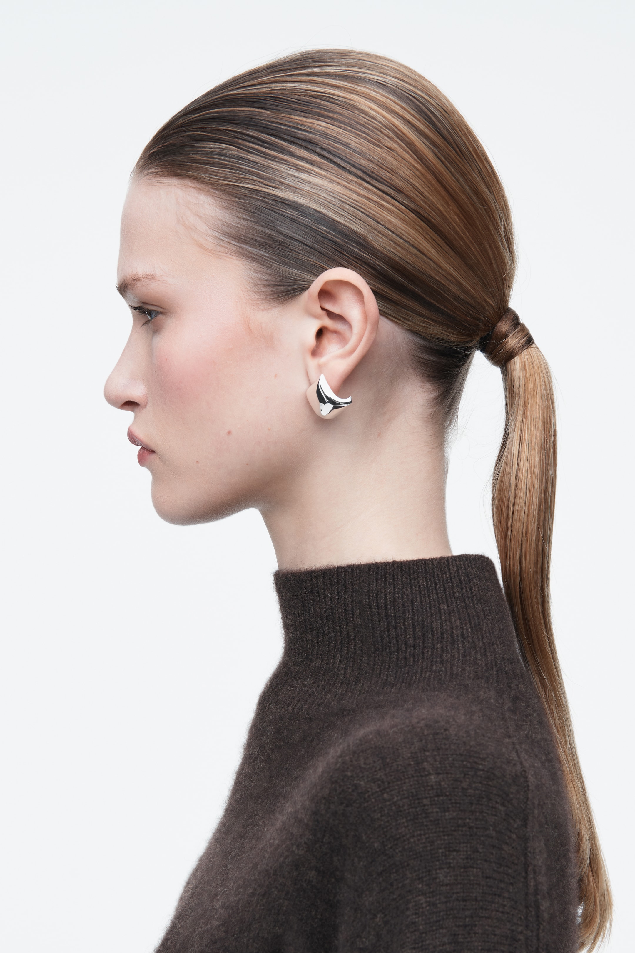 Zobraziť väčší obrázok: NEZODPOVEDAJÚCE NÁUŠNICE - STRIEBORNÁ - ŽENY | H&M SK 3