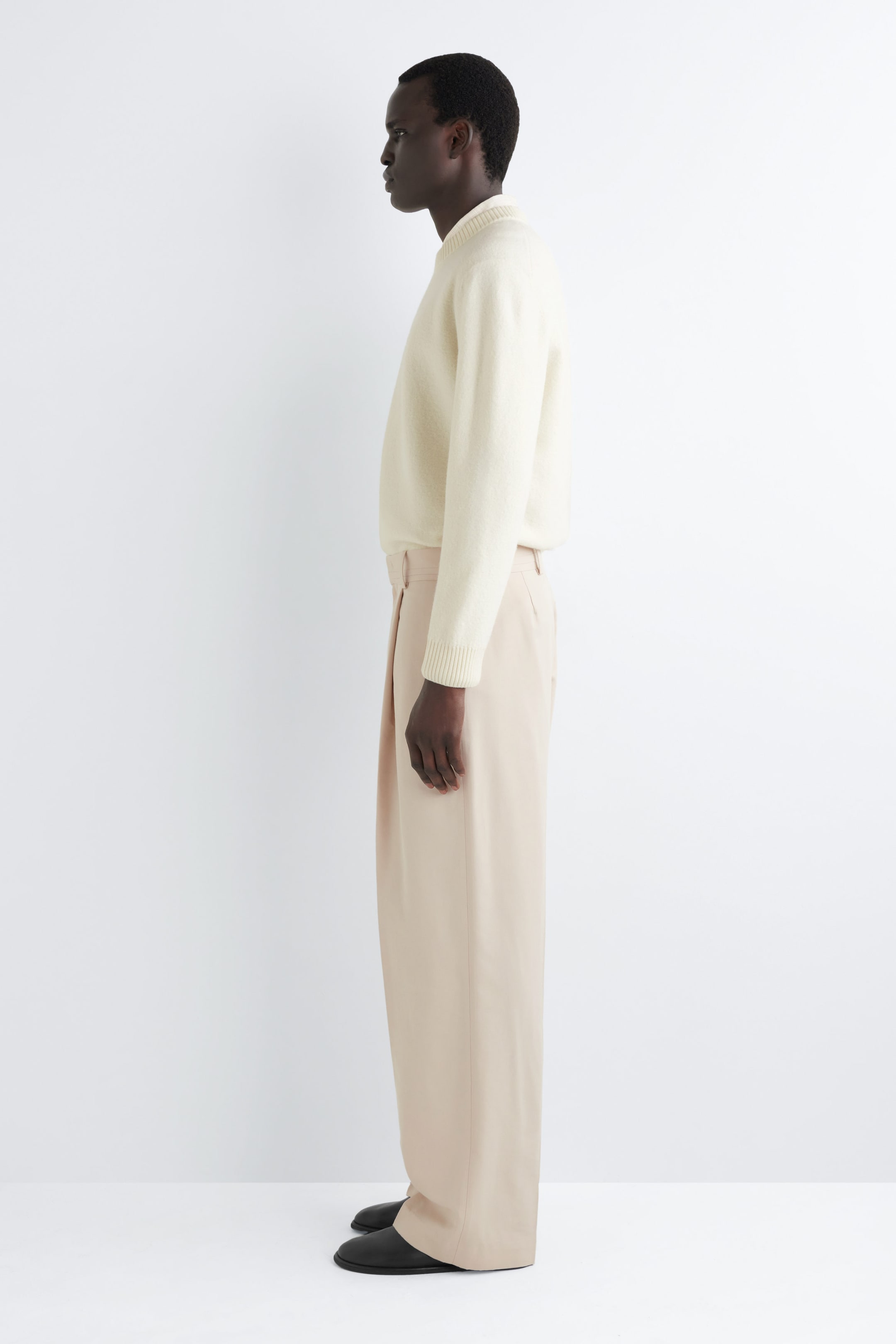 PLEATED WIDE-LEG PANTS