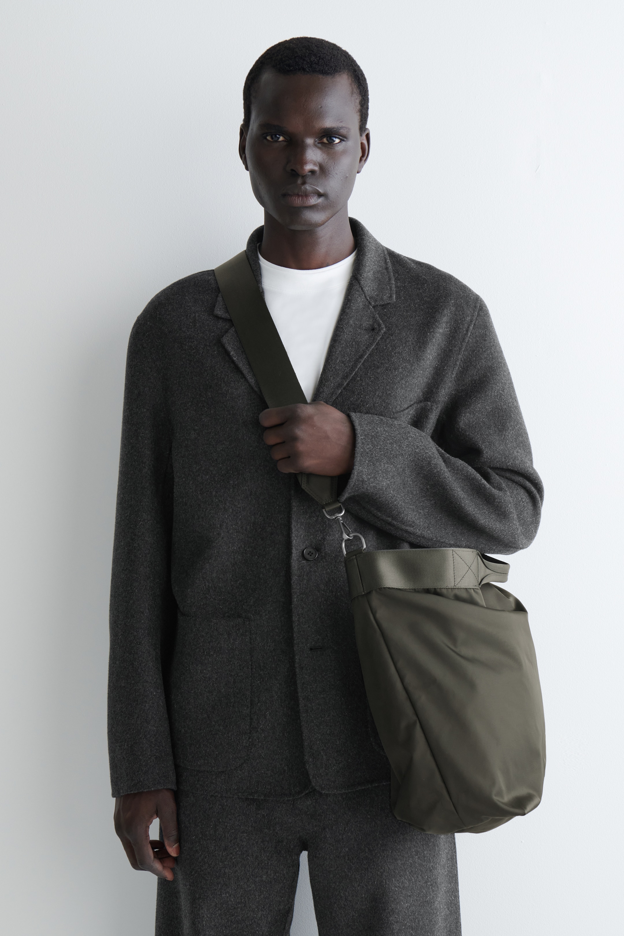Zobrazit větší obrázek: PURSUIT MESSENGER TAŠKA - NYLON - KHAKI - MUŽI | H&M CZ 2