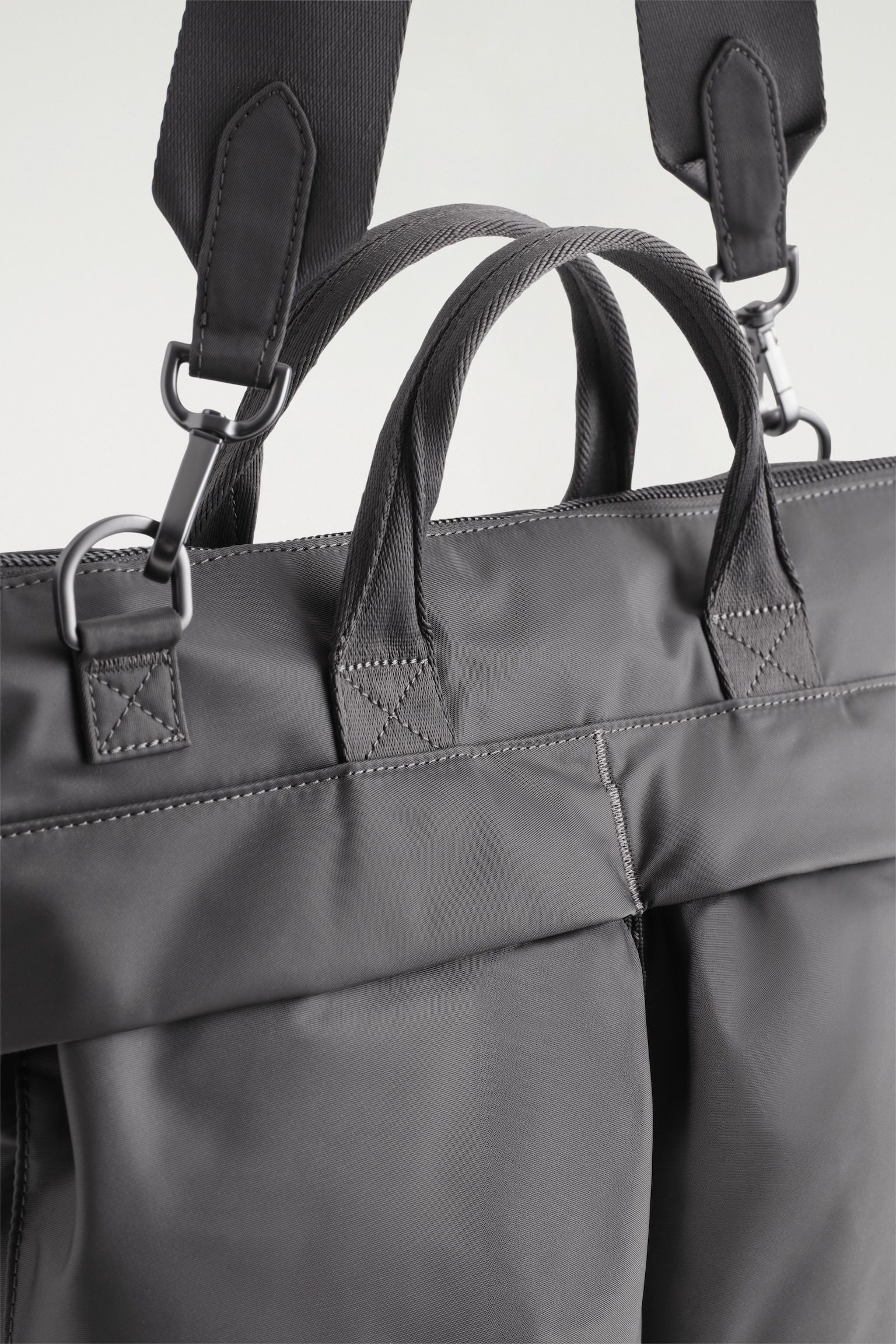 BOLSO MENSAJERO TRANSIT - NAILON - GRIS/NEGRO - 4