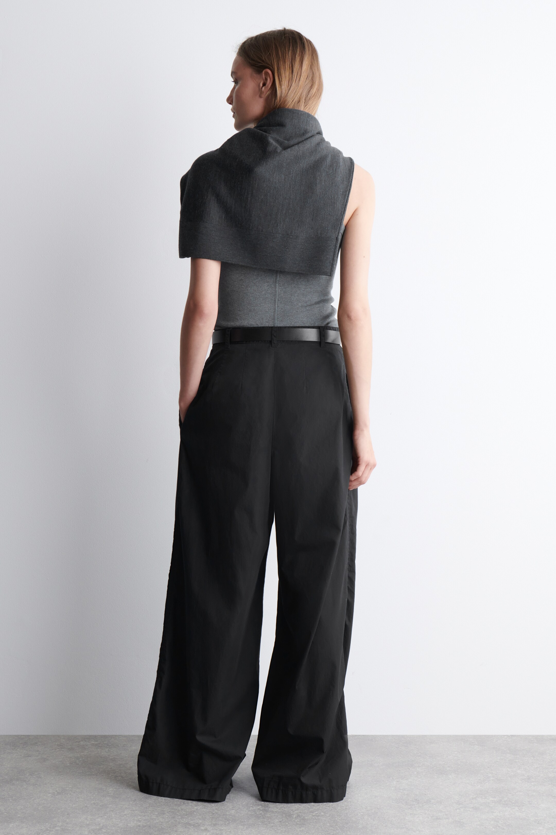 Agrandir l'image: PANTALON LARGE À PLIS EN COTON - NOIR - FEMME | H&M CH 4