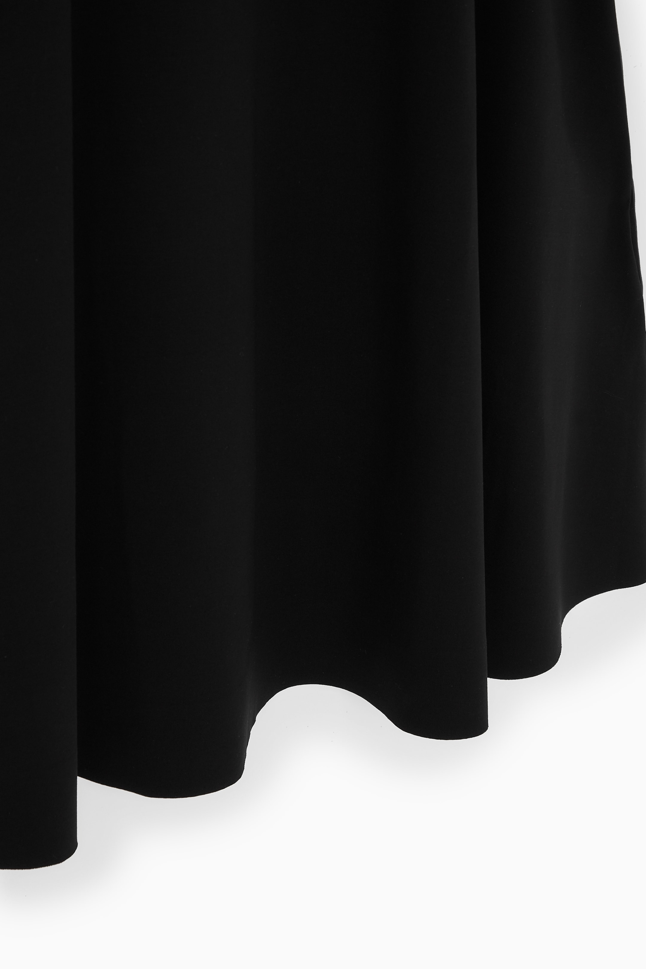 Grösseres Bild ansehen: AUSGESTELLTES T-SHIRT-MINIKLEID - SCHWARZ - DAMEN | H&M CH 2