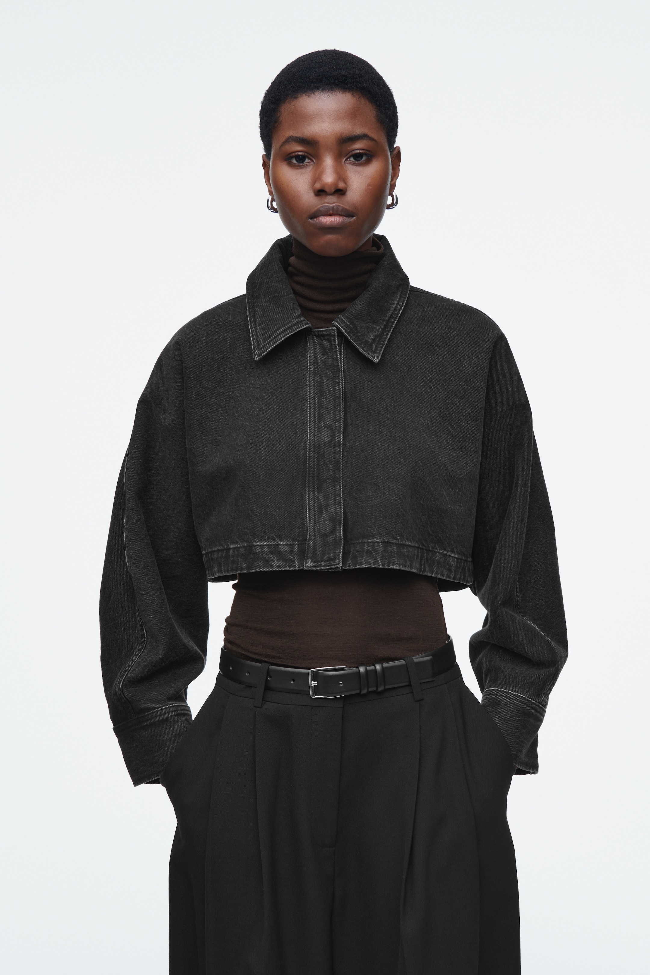 Grotere afbeelding bekijken: Cropped spijkerjack - ZWART - DAMES | H&M NL 1