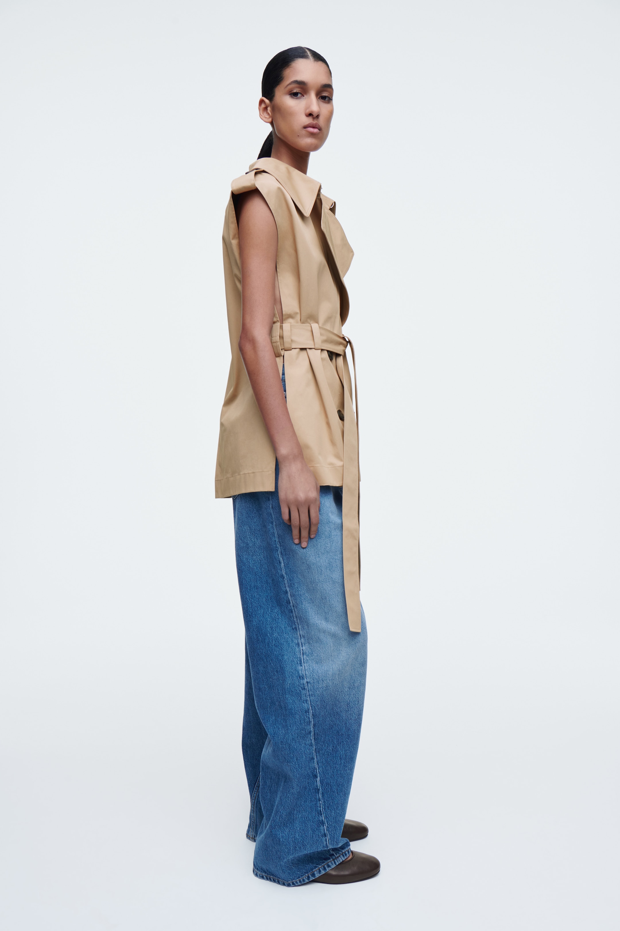 View larger image: SLEEVELESS HYBRID TRENCH COAT - BEIGE - Ladies | H&M GB 4