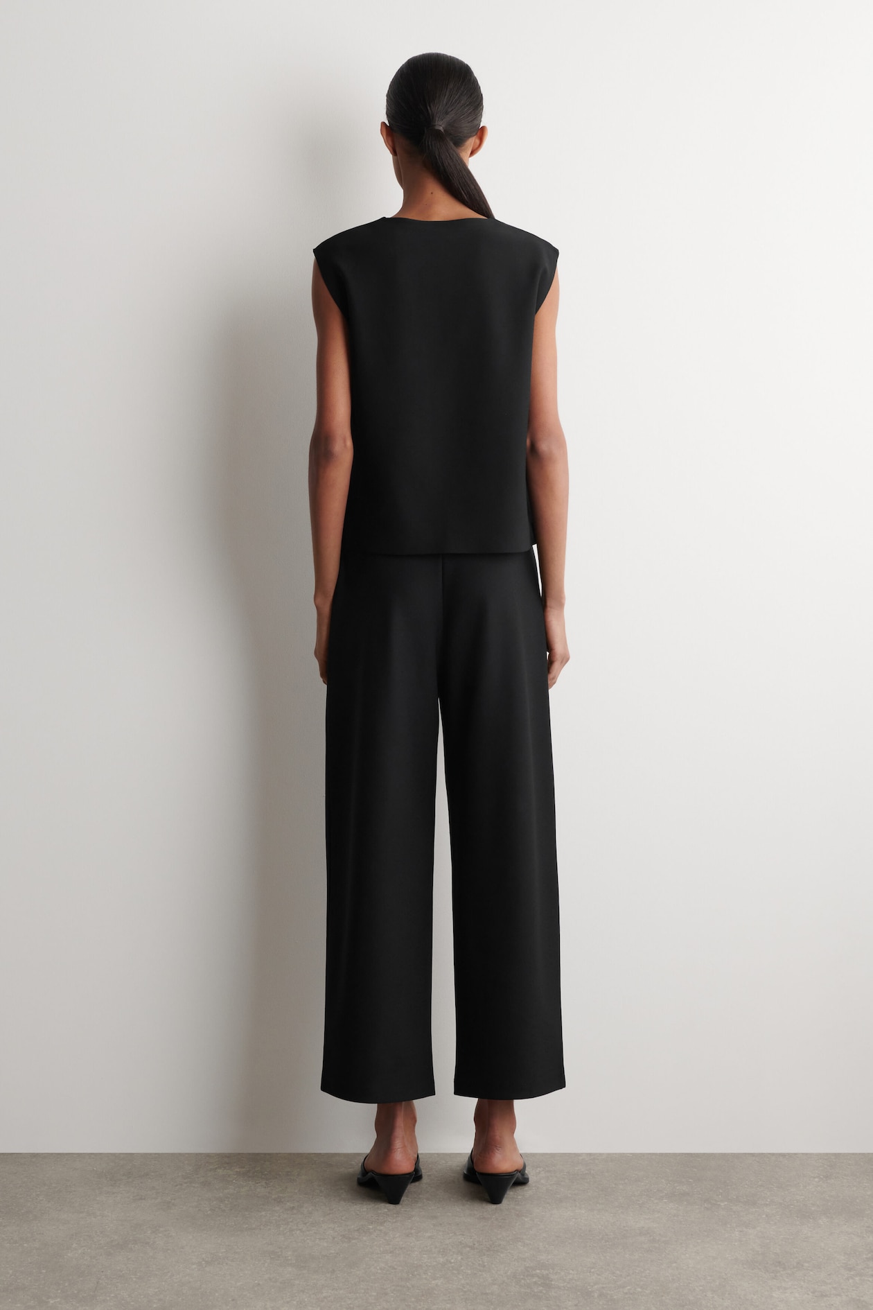 CROPPED STRAIGHT-LEG TROUSERS — BLACK