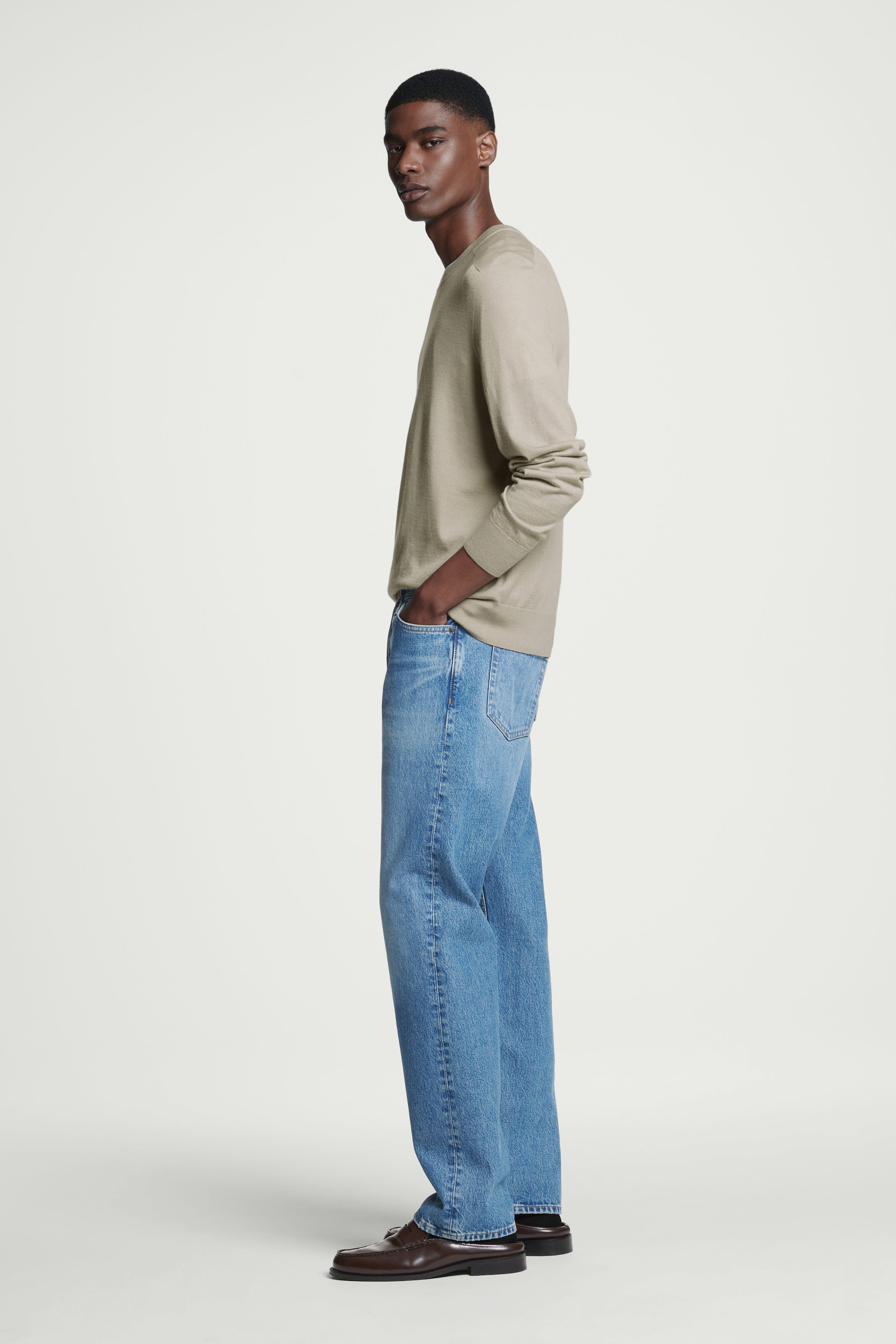 FINE-KNIT CASHMERE CREW-NECK JUMPER