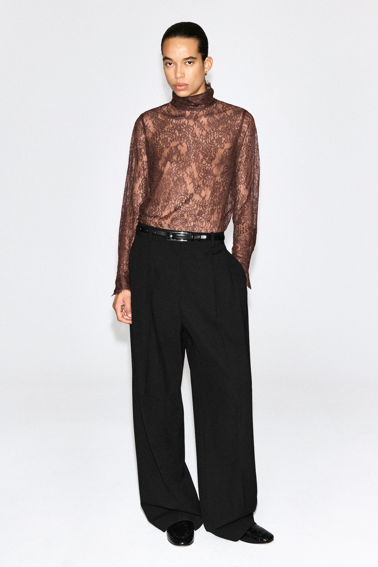 TURTLENECK LACE TOP — BROWN