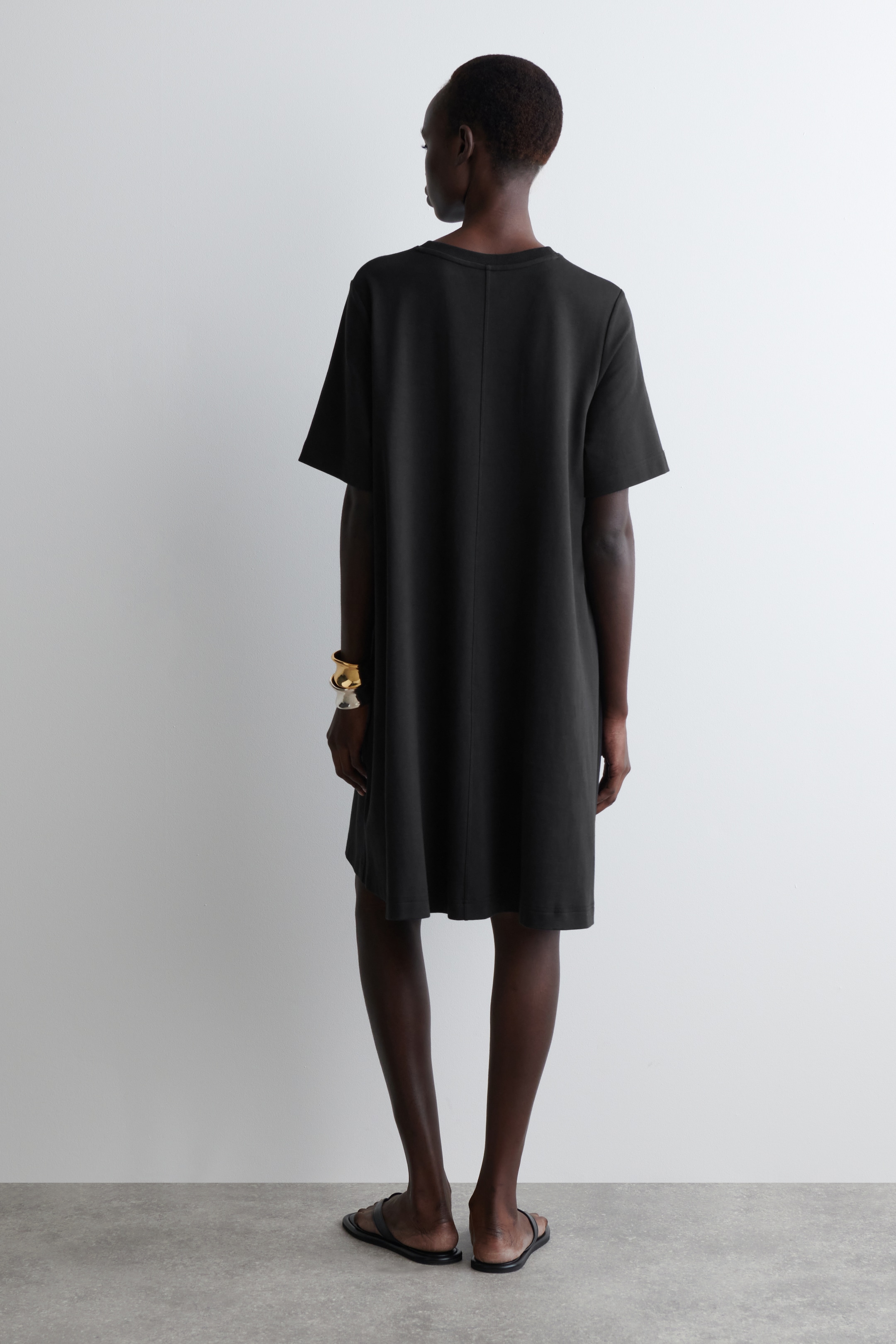Ingrandisci l'immagine: A-LINE MINI T-SHIRT DRESS - BLACK - DONNA | H&M CH 5