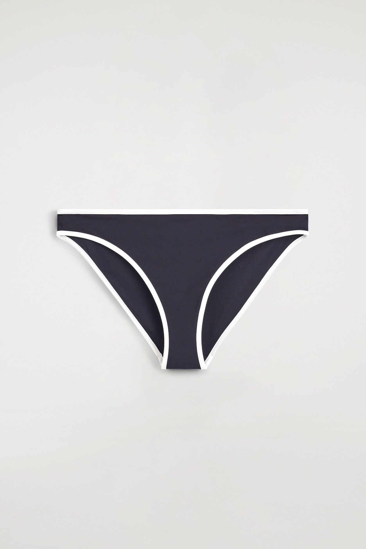 CONTRAST-TRIMMED BIKINI BRIEFS — NAVY / WHITE