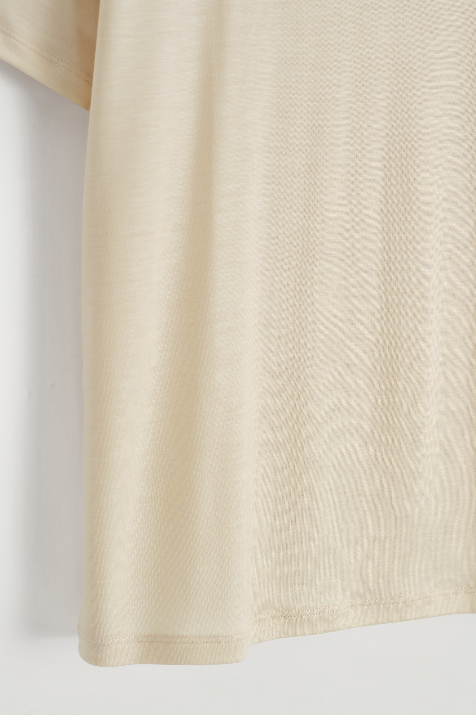 T-SHIRT DÉCONTRACTÉ À ENCOLURE DÉGAGÉE - BEIGE CLAIR/BLEU MARINE - 9