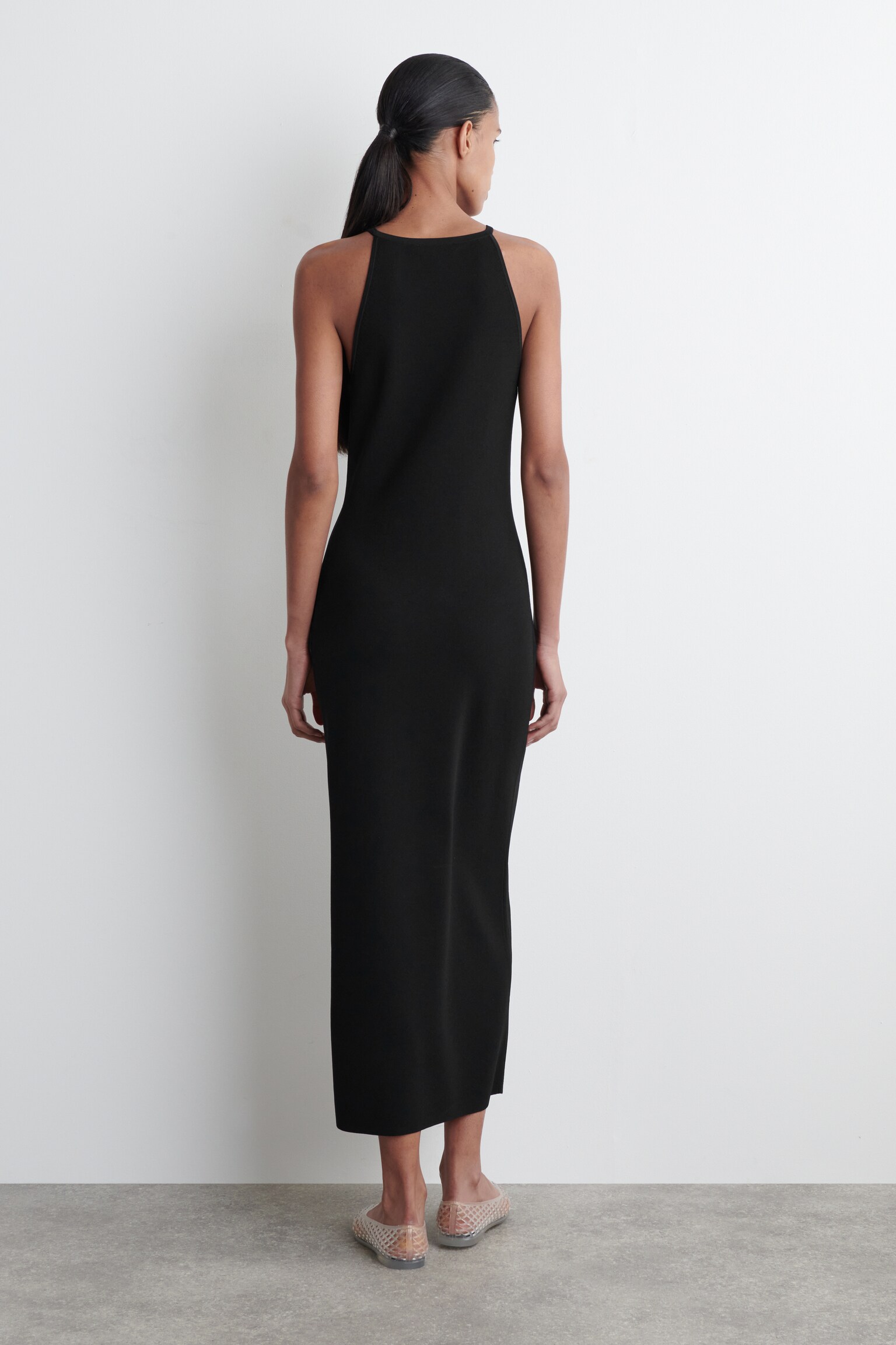 VESTIDO MIDI DE PUNTO CONTORNEADO - NEGRO - 4