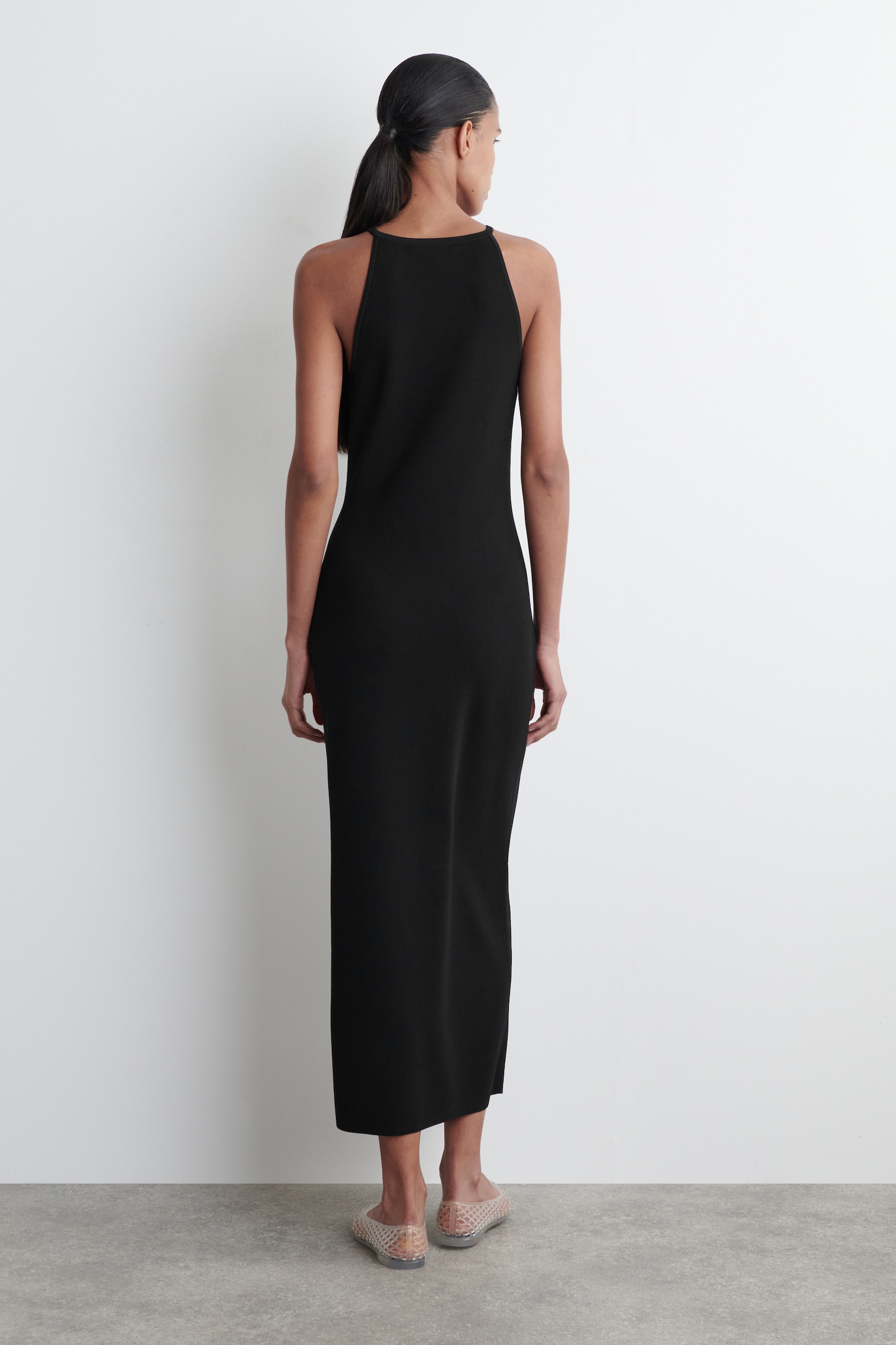 VESTIDO MIDI DE PUNTO CONTORNEADO - NEGRO - 4