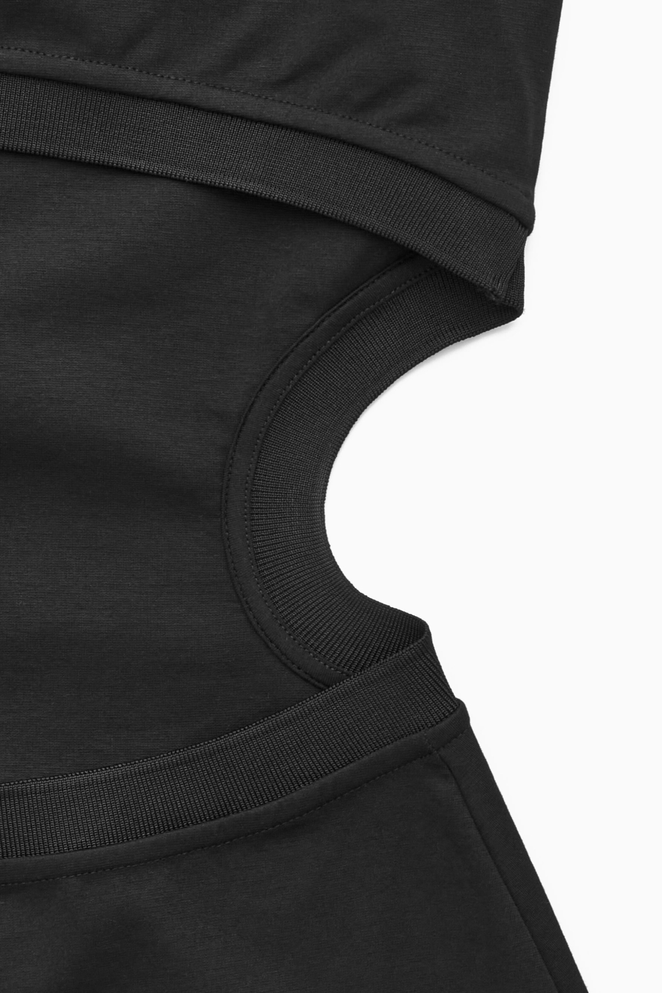 StillMedia/DescriptiveDetail