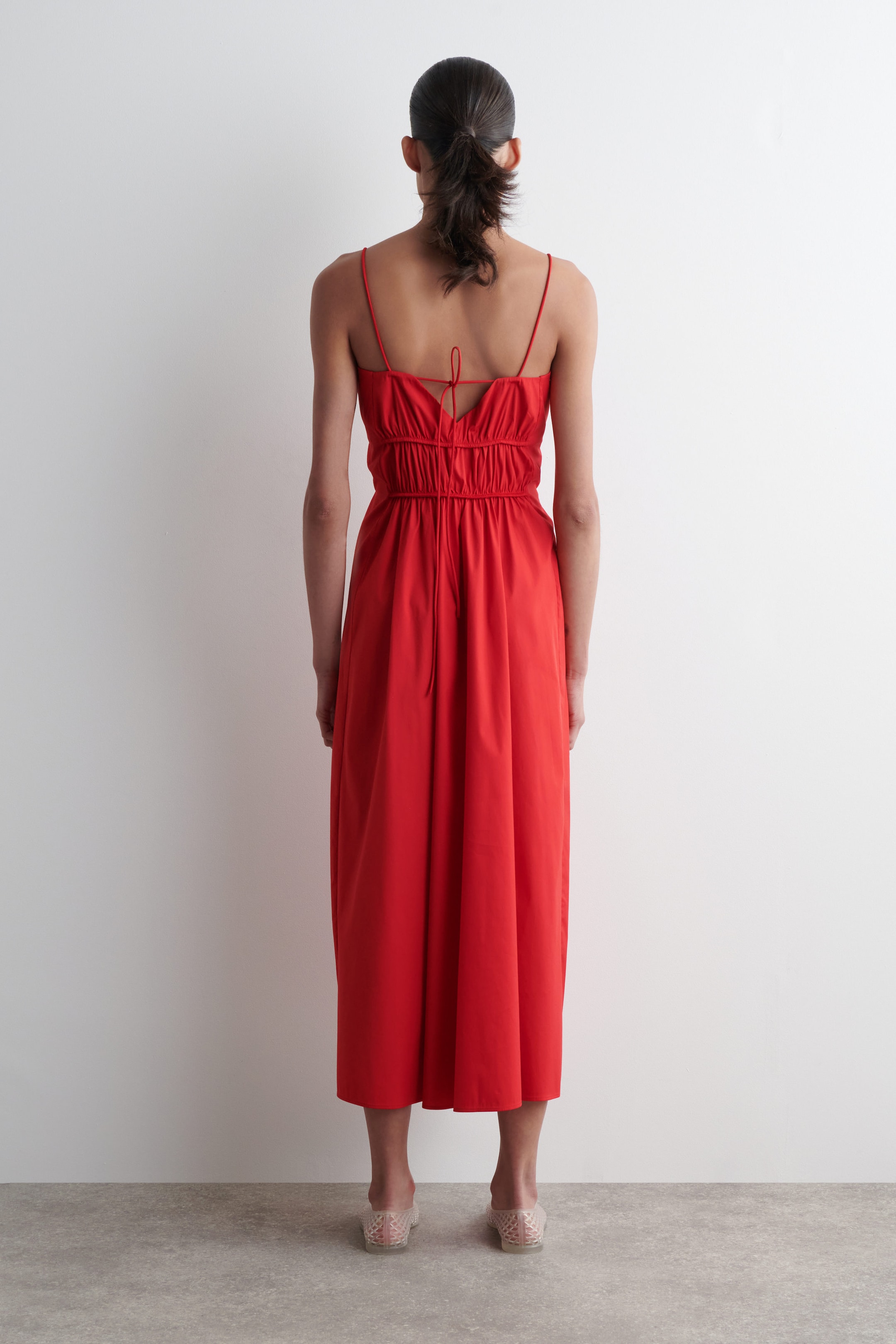 MIDIKLEID MIT GERAFFTER TAILLE