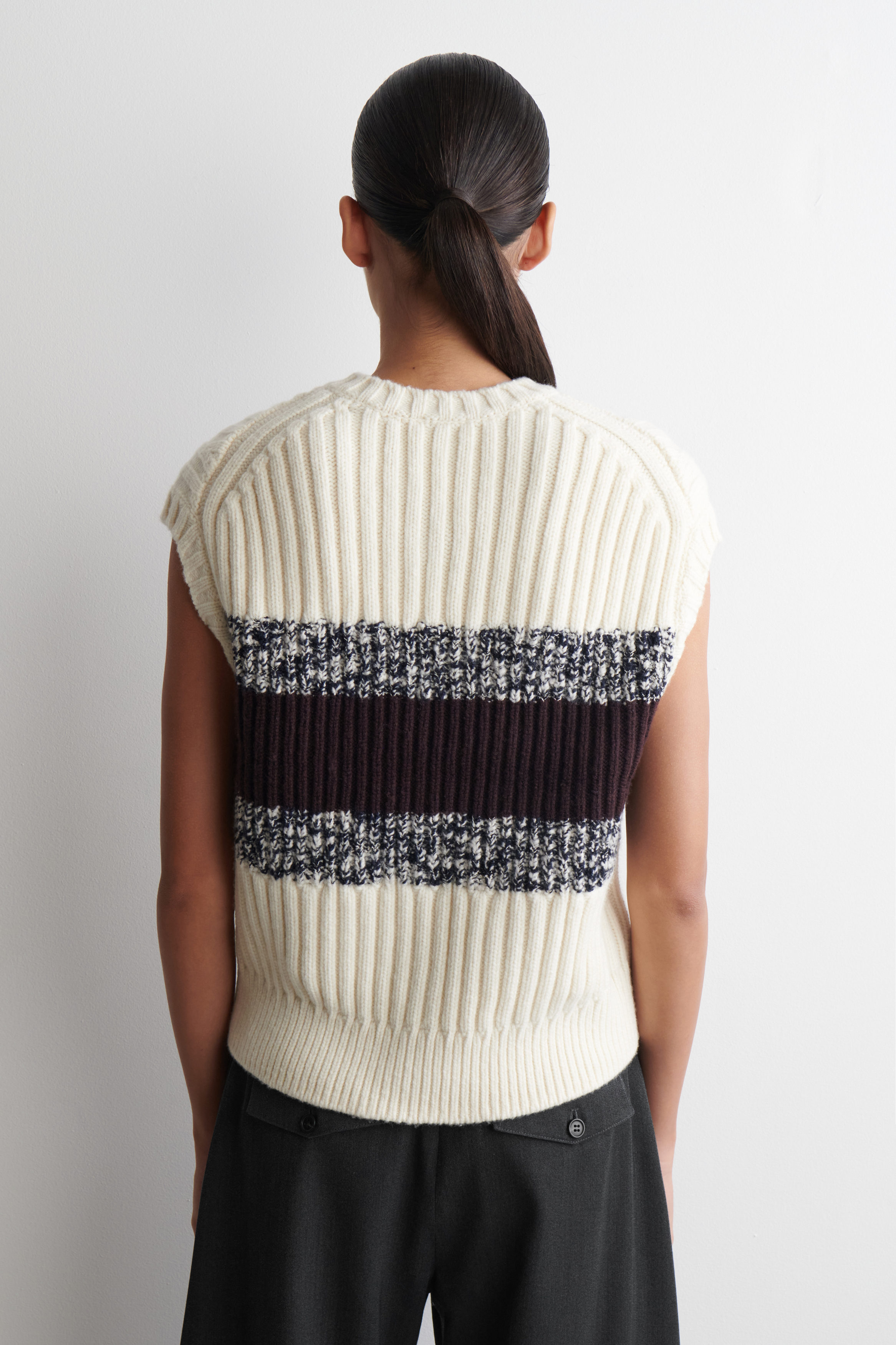 TEXTURED MERINO WOOL V-NECK VEST - CREAM / BURGUNDY | COS US