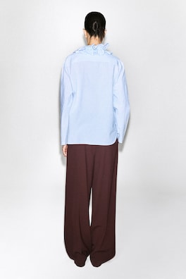 RUFFLE-COLLAR SEERSUCKER BLOUSE — BLUE / STRIPED 4