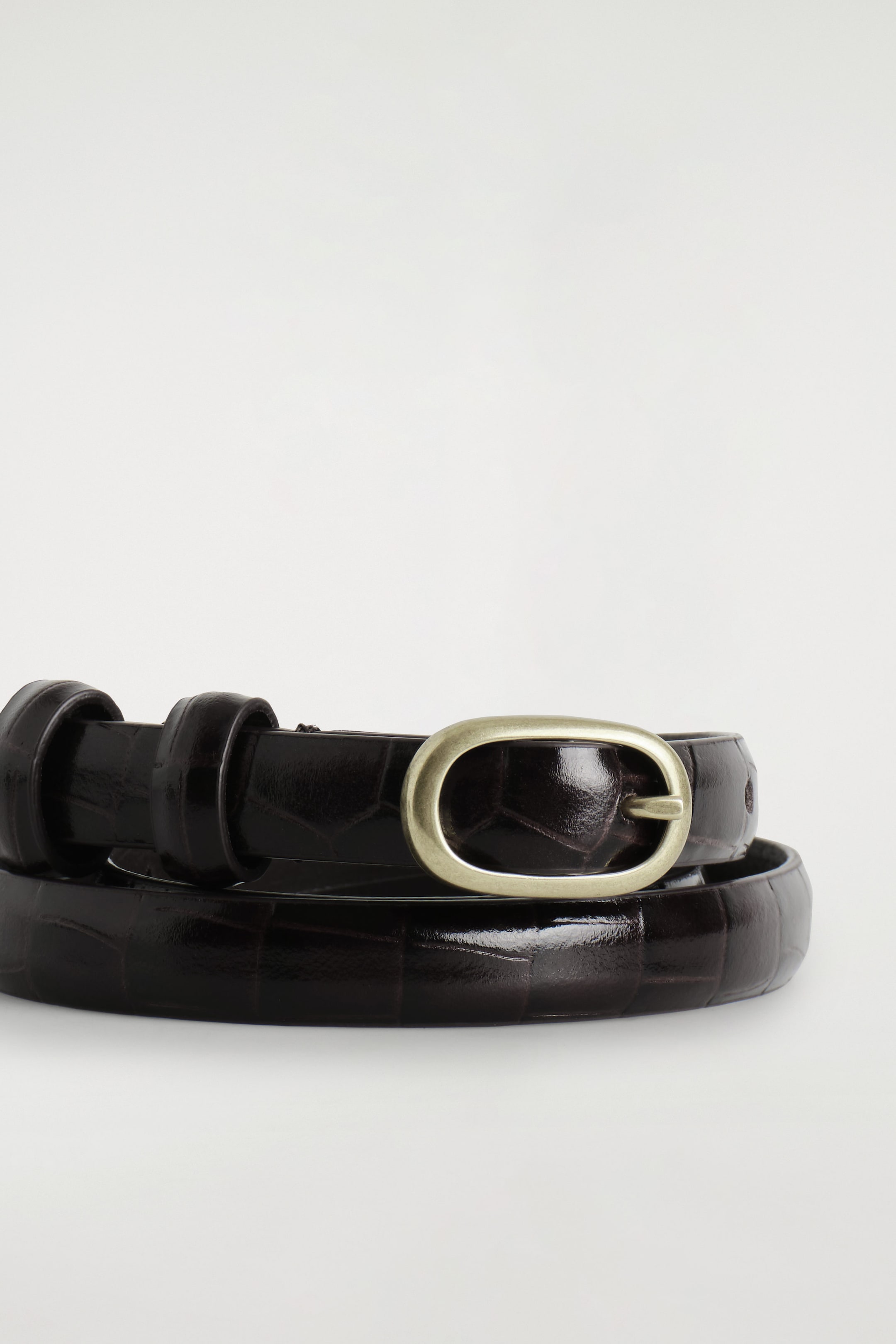 SLIM CROC-EMBOSSED LEATHER BELT