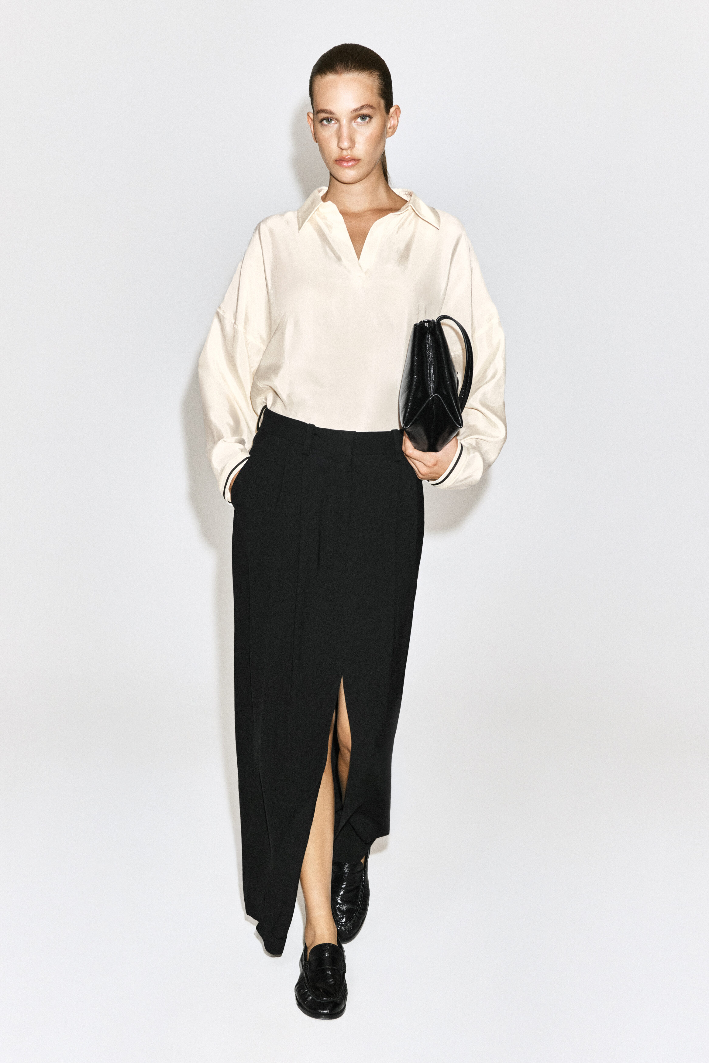 CONTRAST-TIPPED SCULPTED OPEN-COLLAR SHIRT thumbnail 4