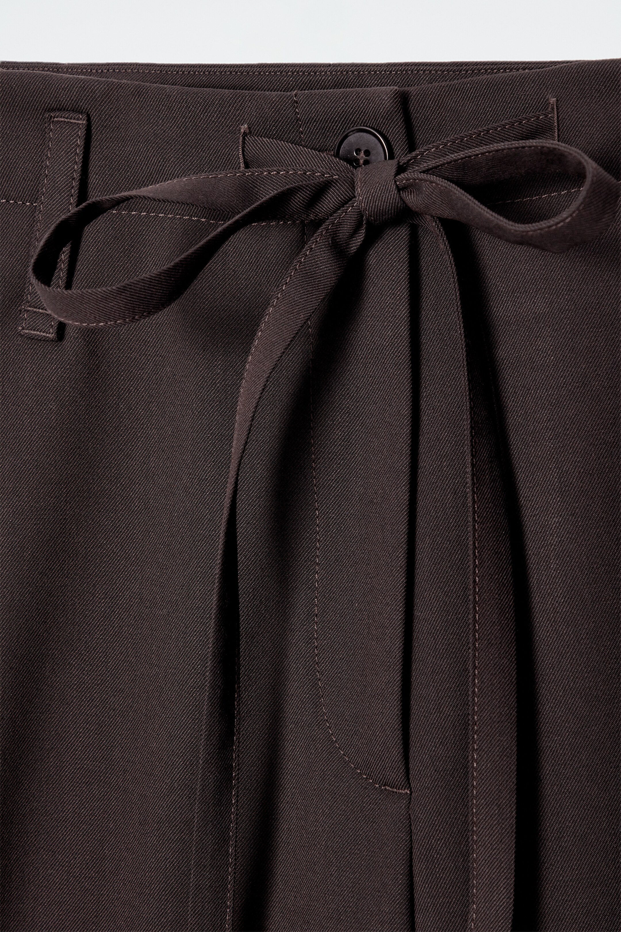 Ver imagen más grande: PANTALONES DE SARGA BARREL FIT CON CORDÓN - MARRÓN OSCURO - MUJER | H&M ES 7