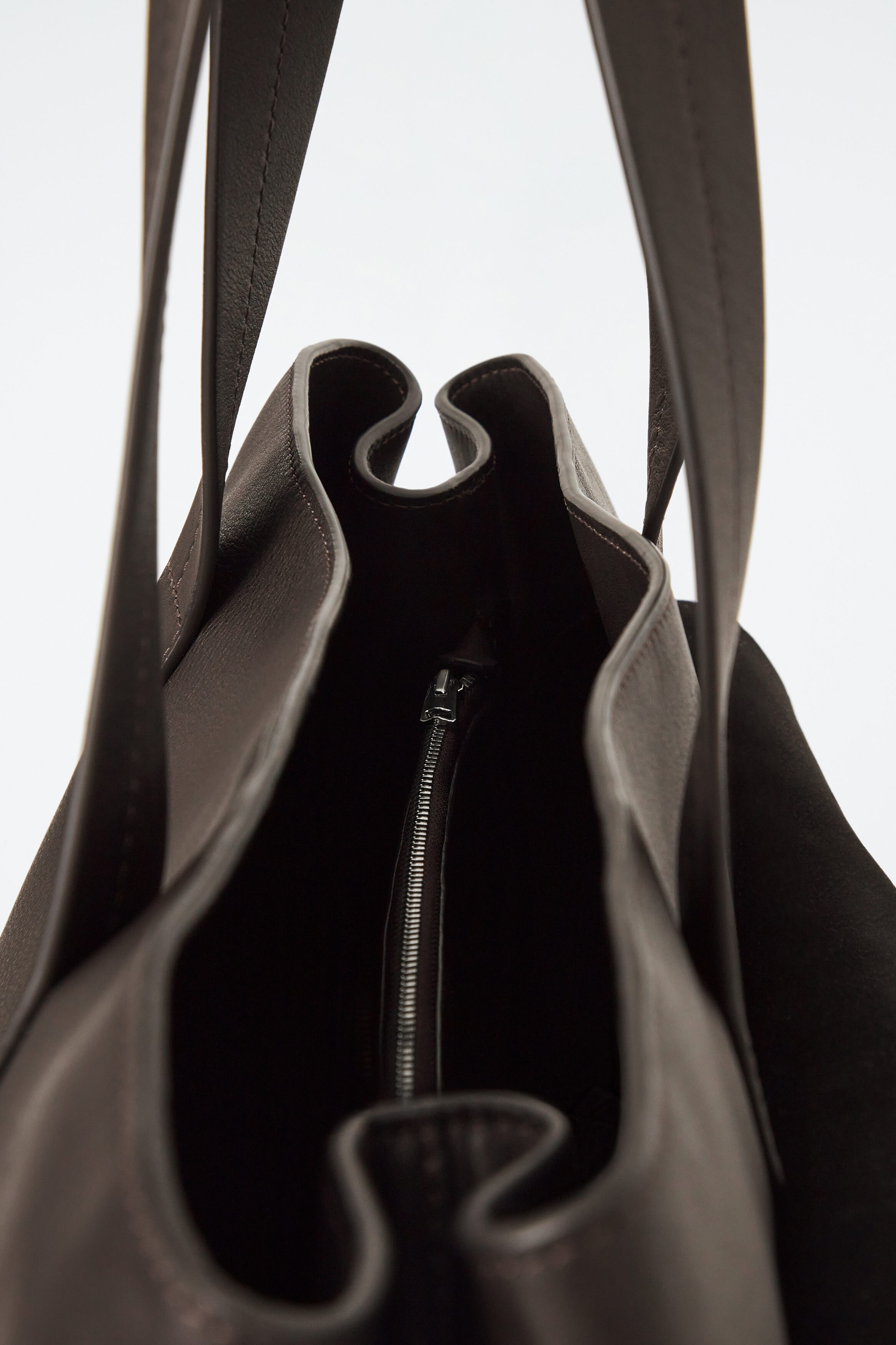 THE FLAP TOTE - LEATHER - CHESTNUT | COS