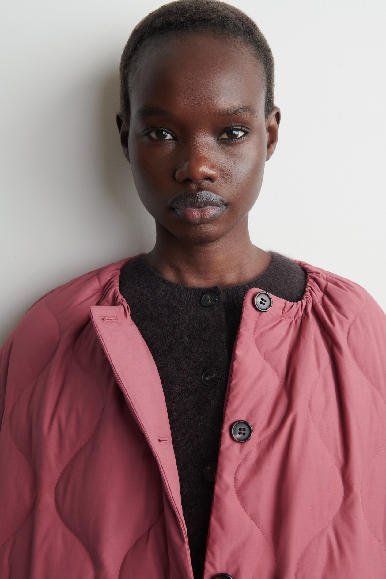 GATHERED QUILTED DOWN JACKET — DARK RED